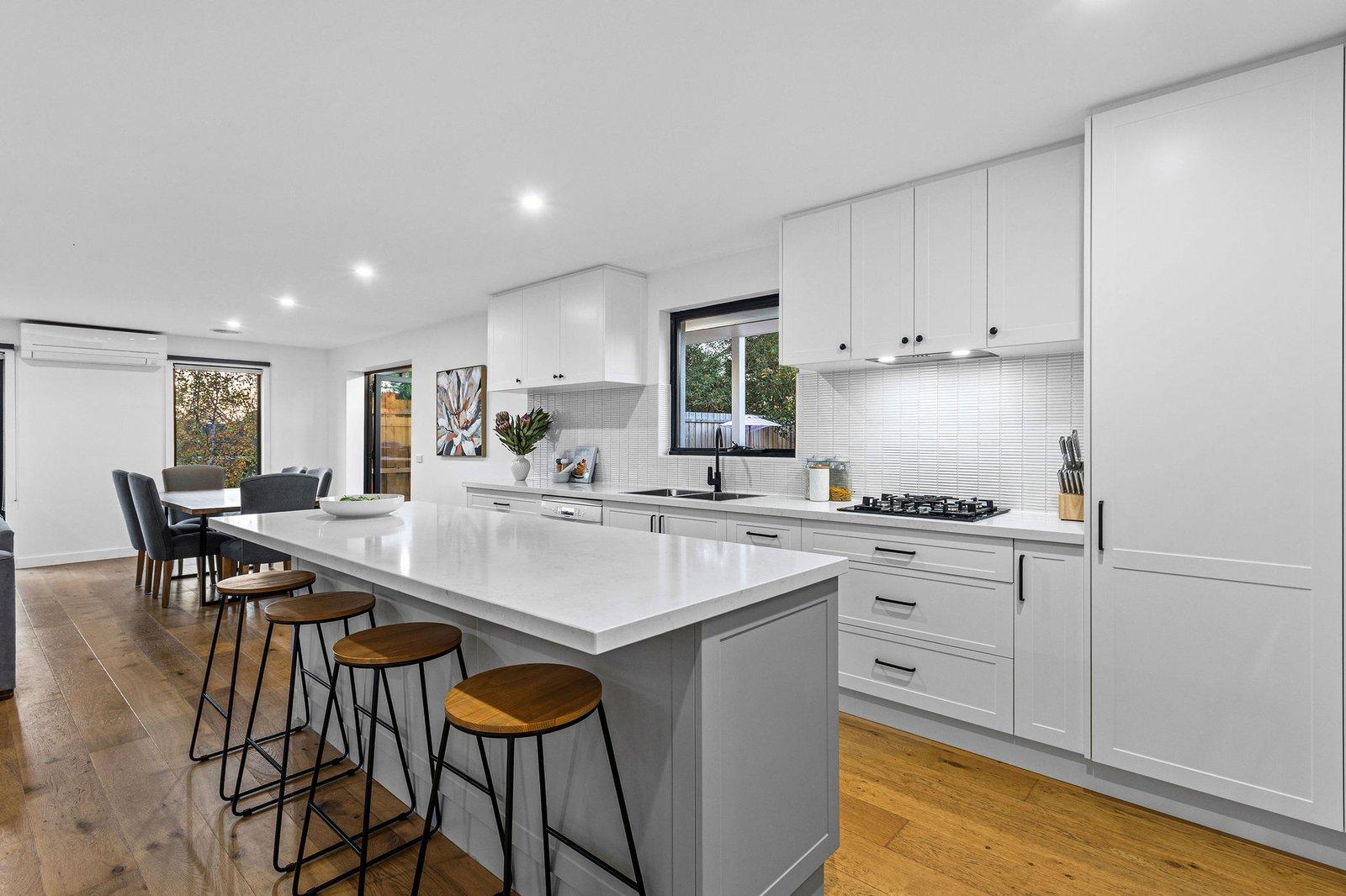 6 Pembroke Drive, Somerville, 3912