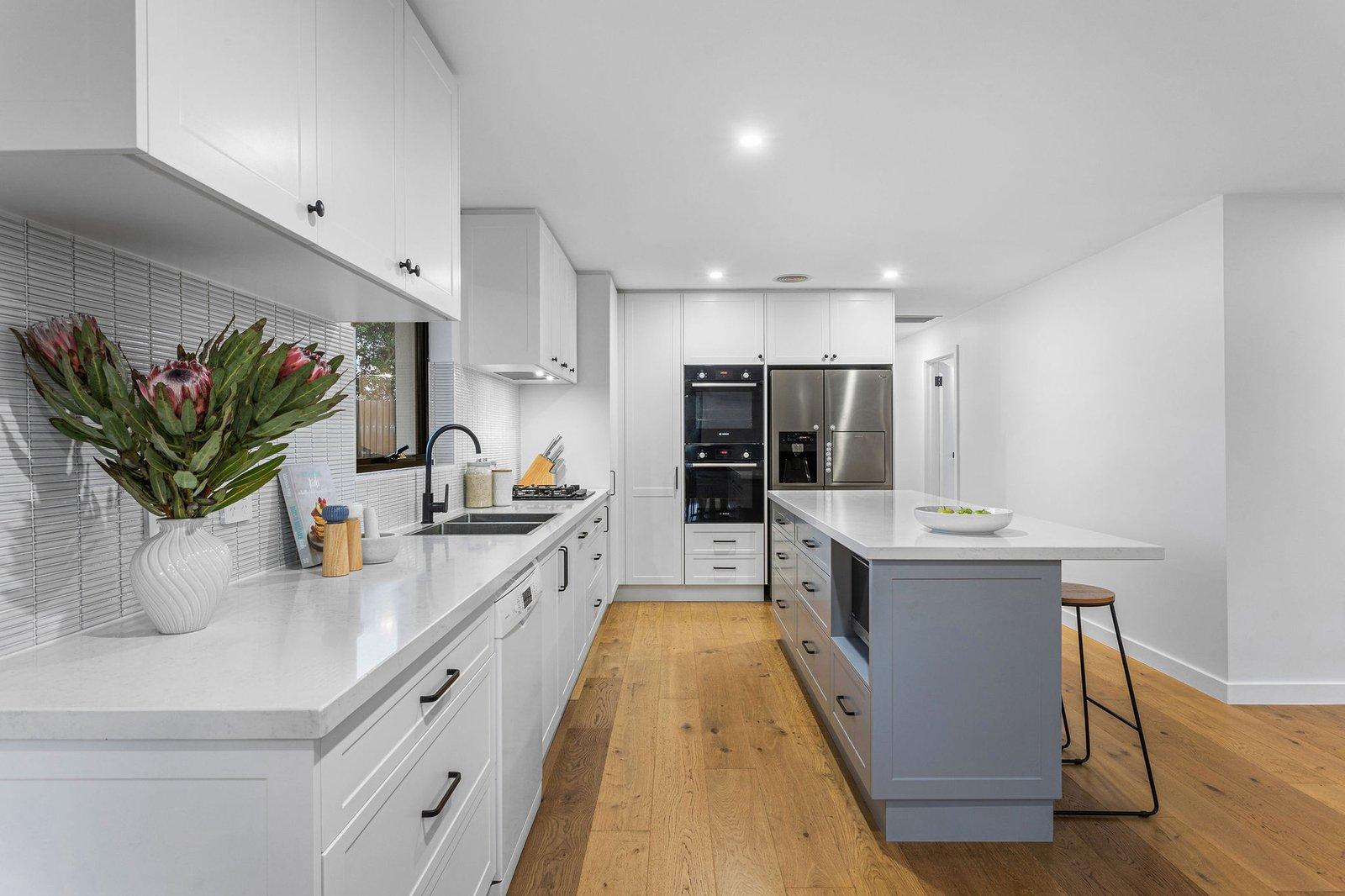 6 Pembroke Drive, Somerville, 3912