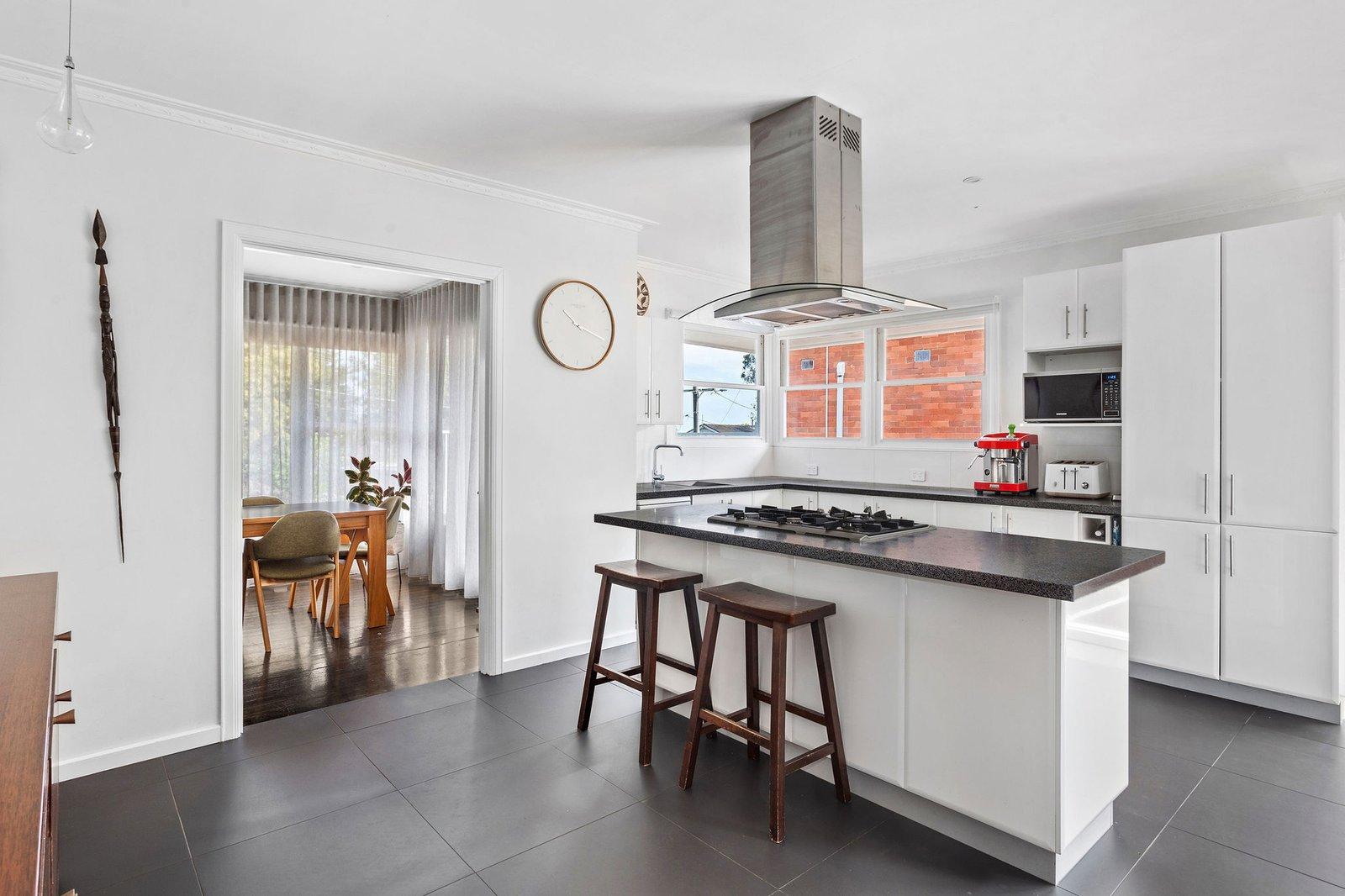 6 Pericoe Street, Frankston, 3199