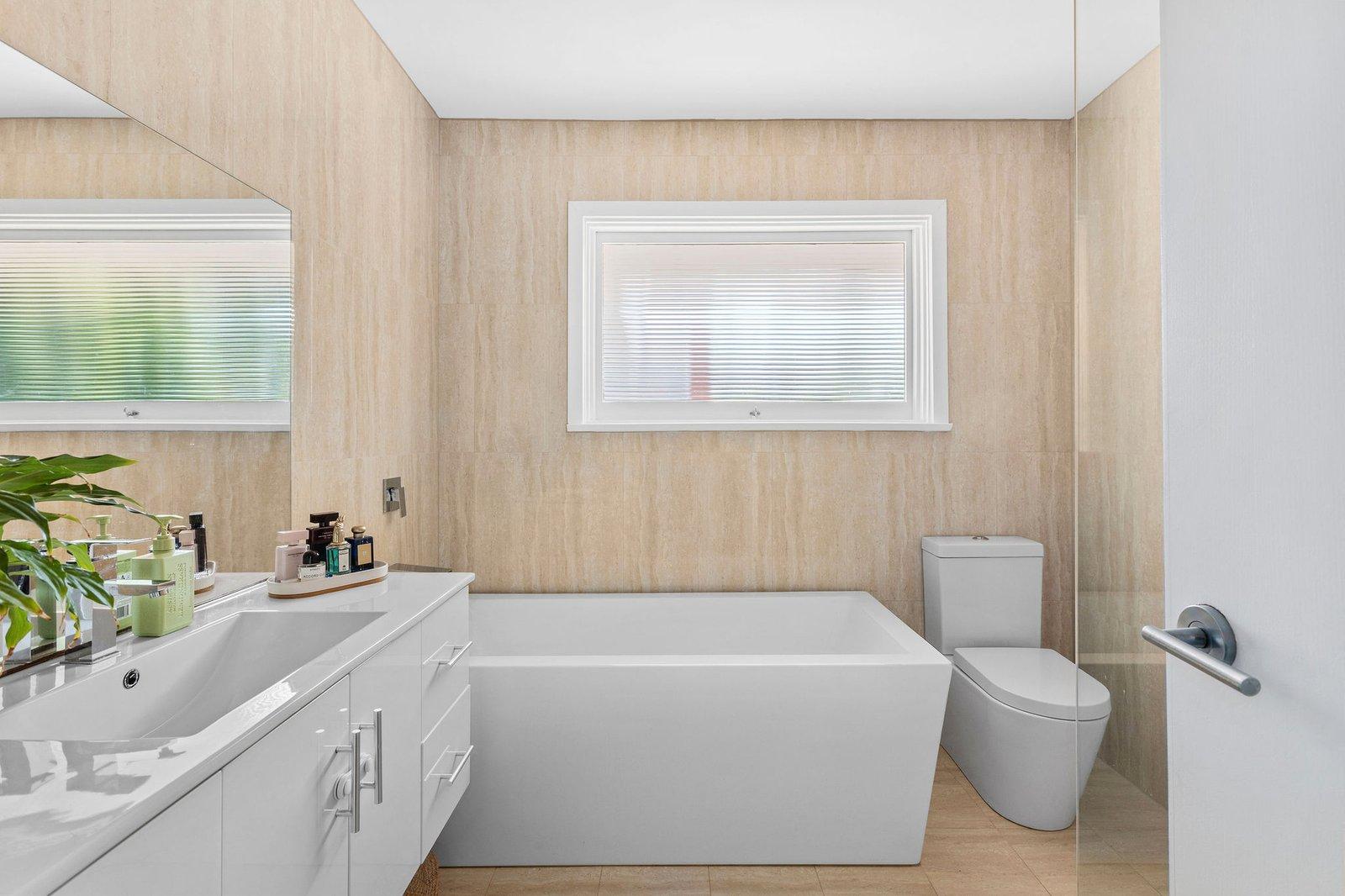 6 Pericoe Street, Frankston, 3199