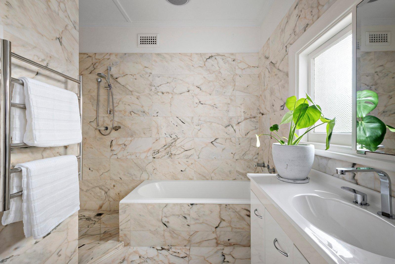 6 Warra Street, Toorak, 3142