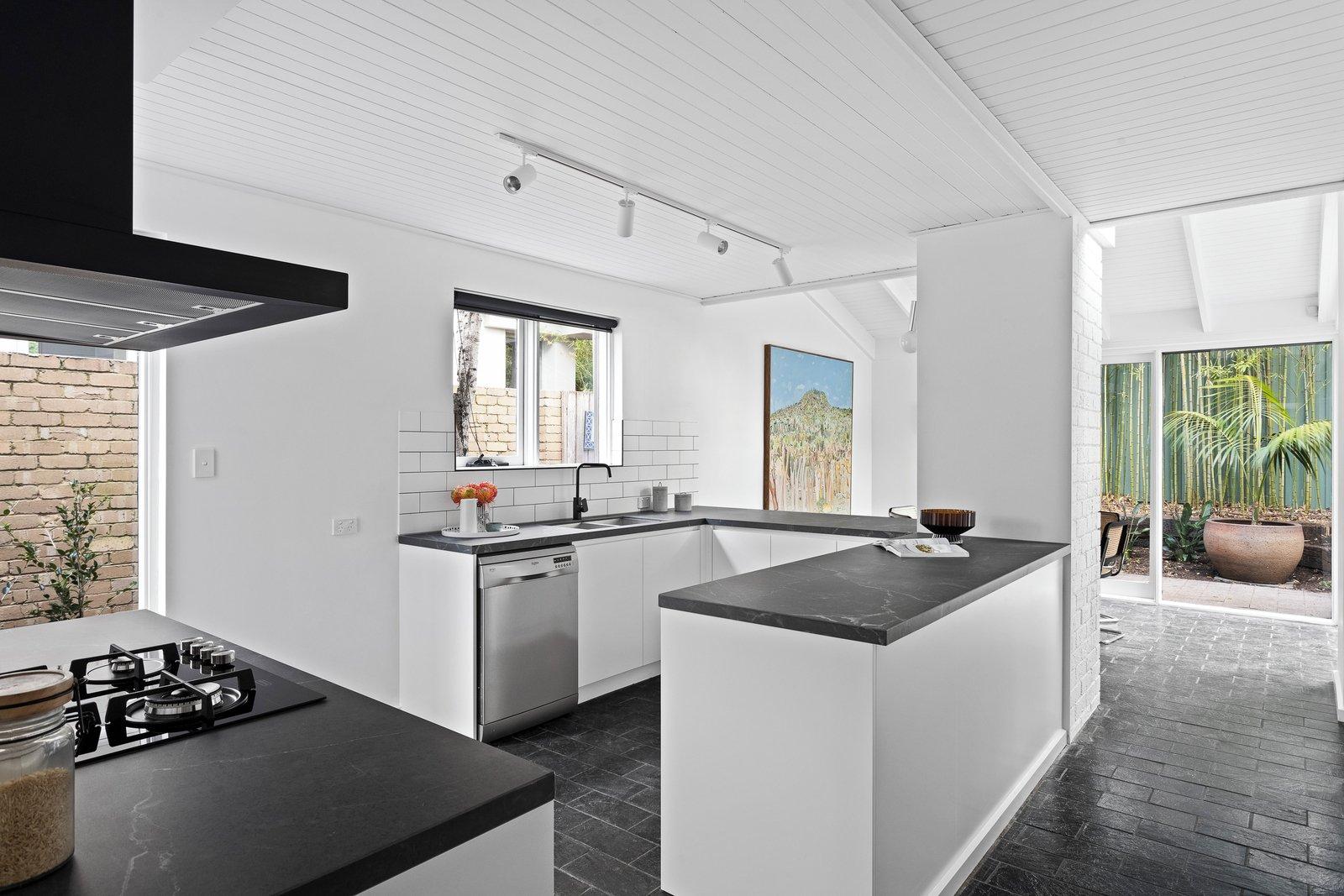 6 Woodside Crescent, Toorak, 3142