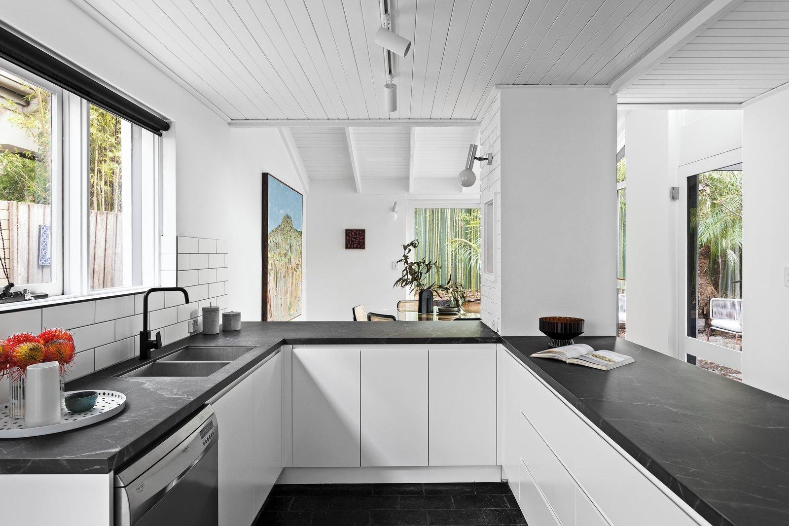 6 Woodside Crescent, Toorak, 3142