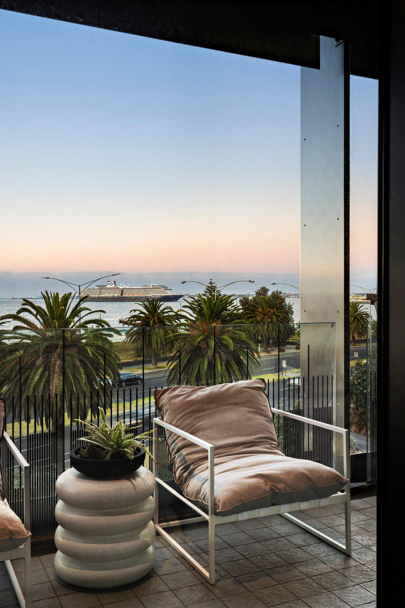 6/2 Esplanade East, Port Melbourne, 3207