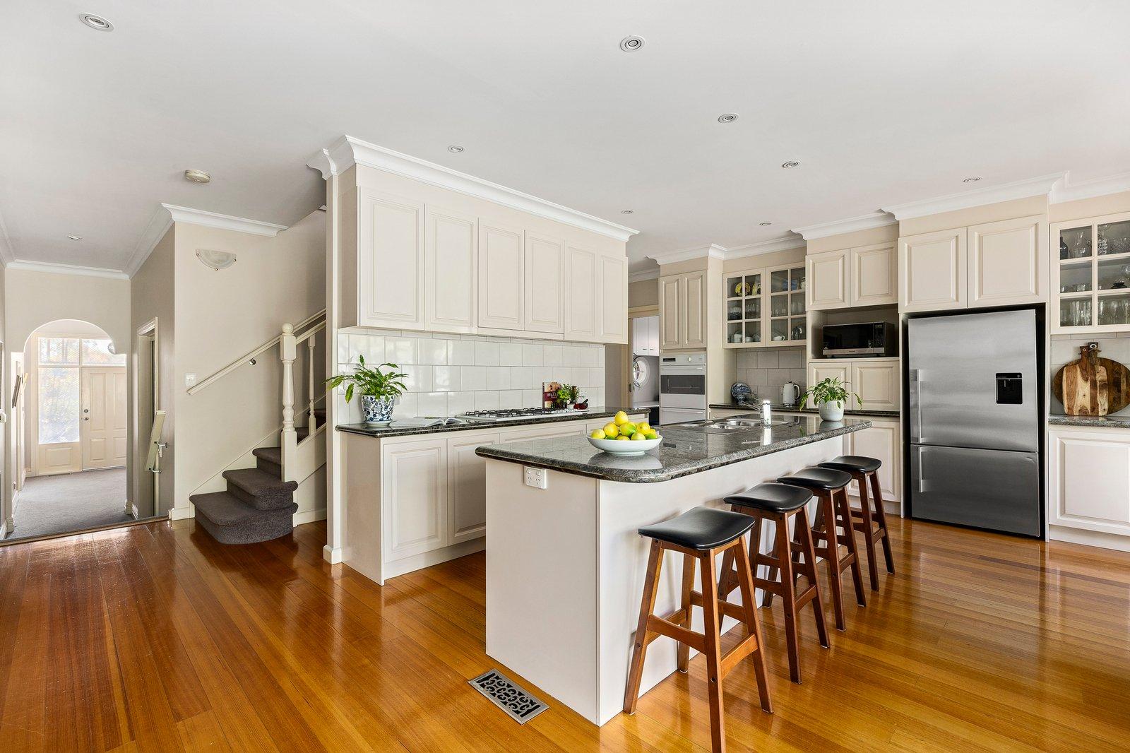 7 Carlyle Crescent, Mont Albert, 3127