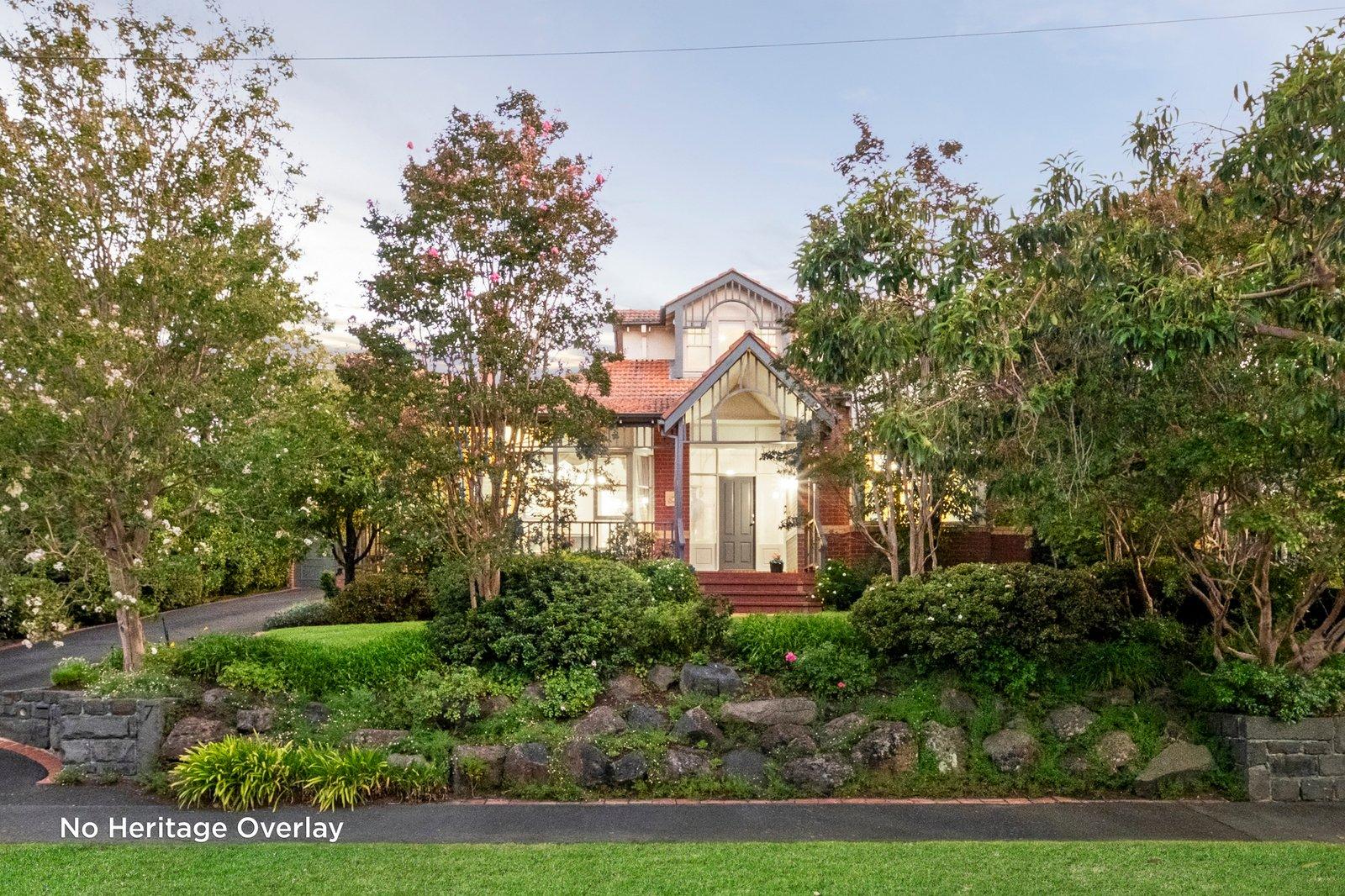 7 Carlyle Crescent, Mont Albert, 3127