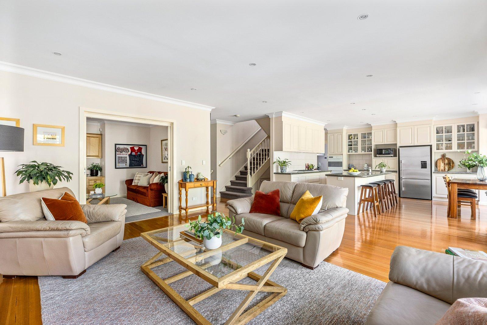 7 Carlyle Crescent, Mont Albert, 3127