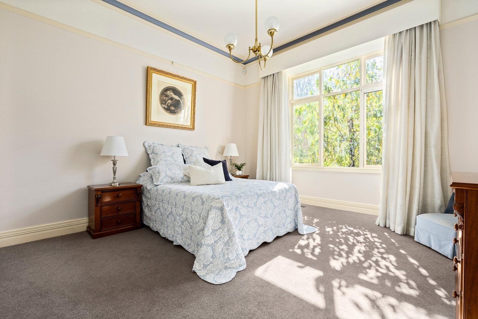 7 Carlyle Crescent, Mont Albert, 3127