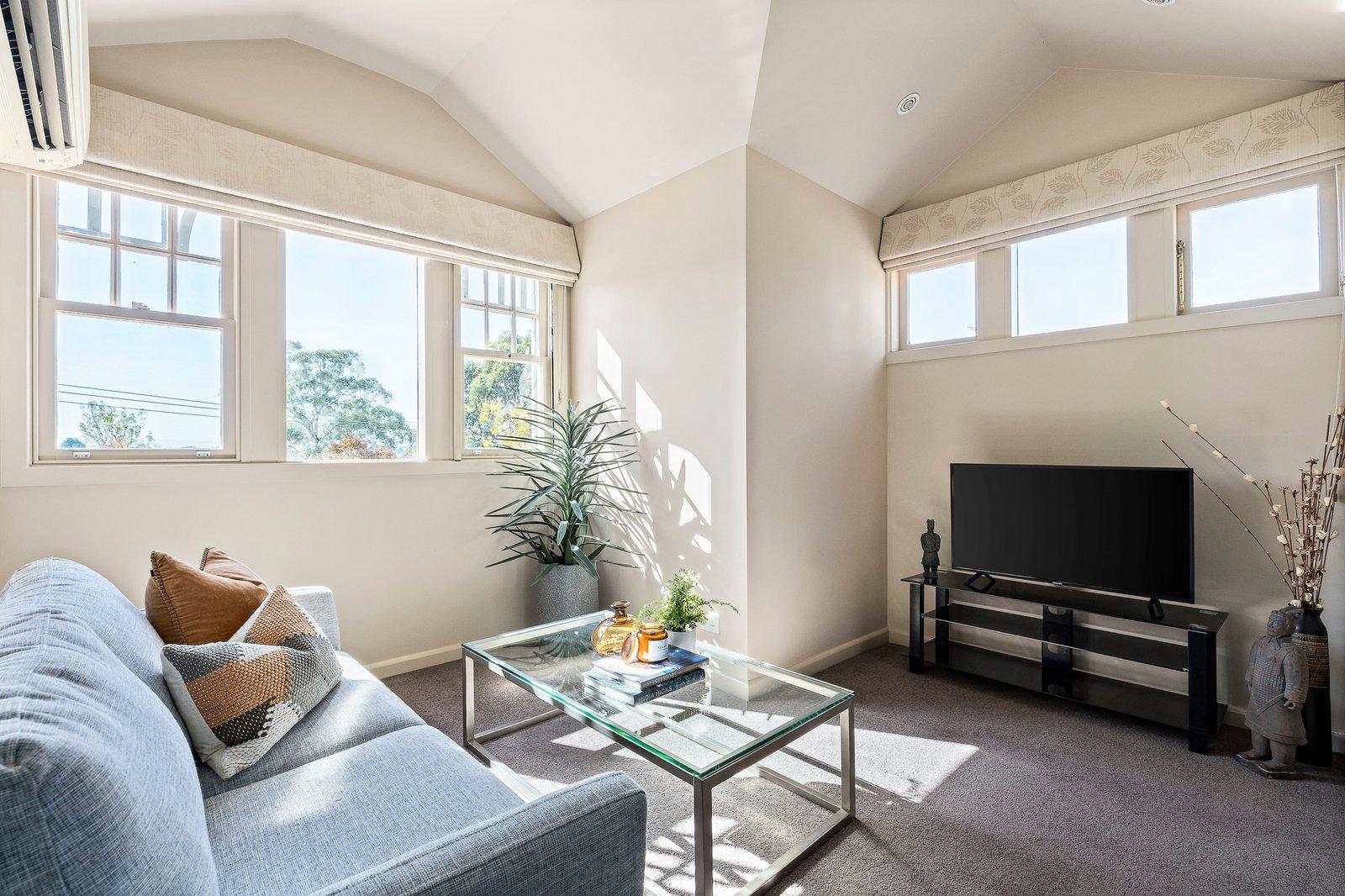 7 Carlyle Crescent, Mont Albert, 3127