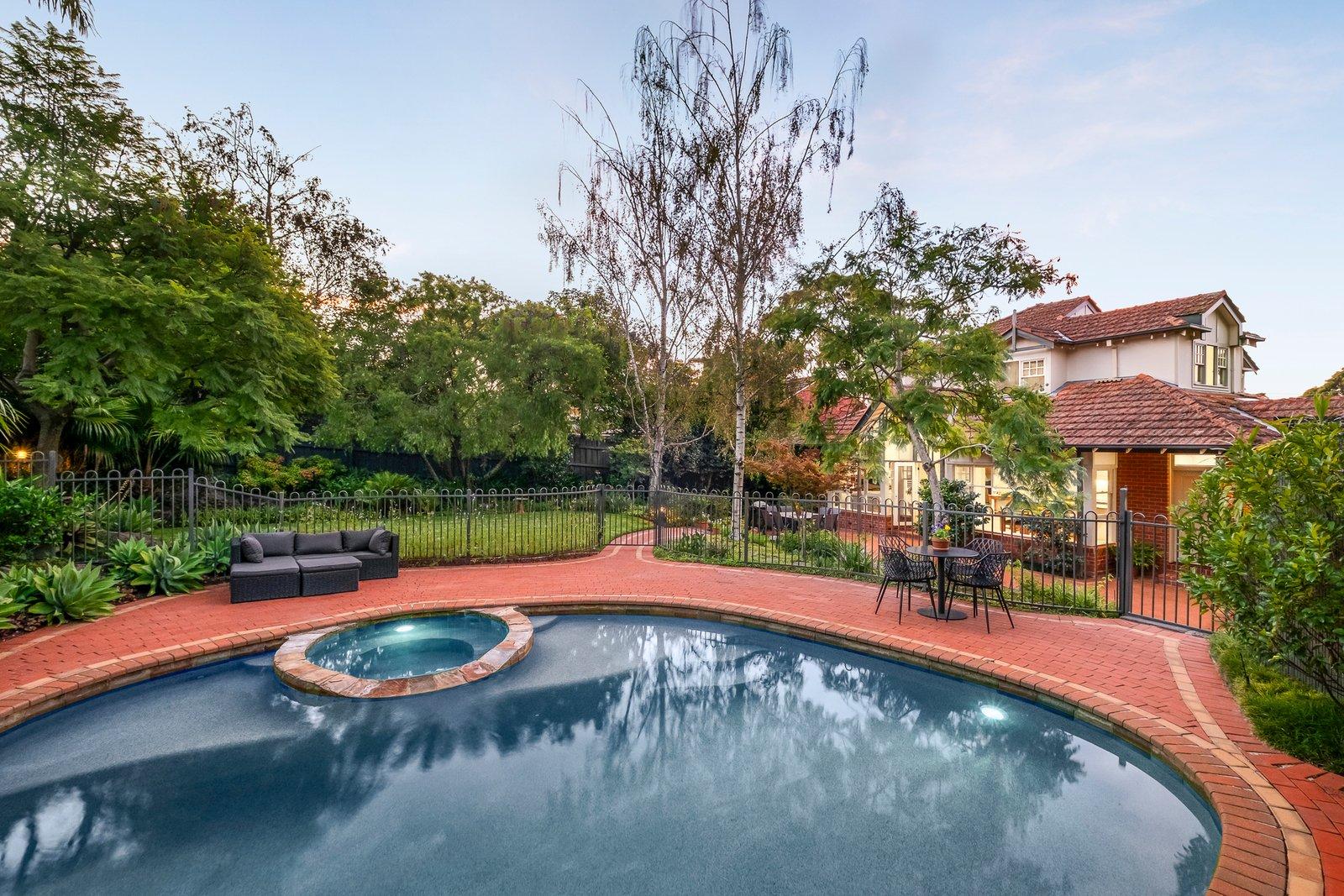 7 Carlyle Crescent, Mont Albert, 3127