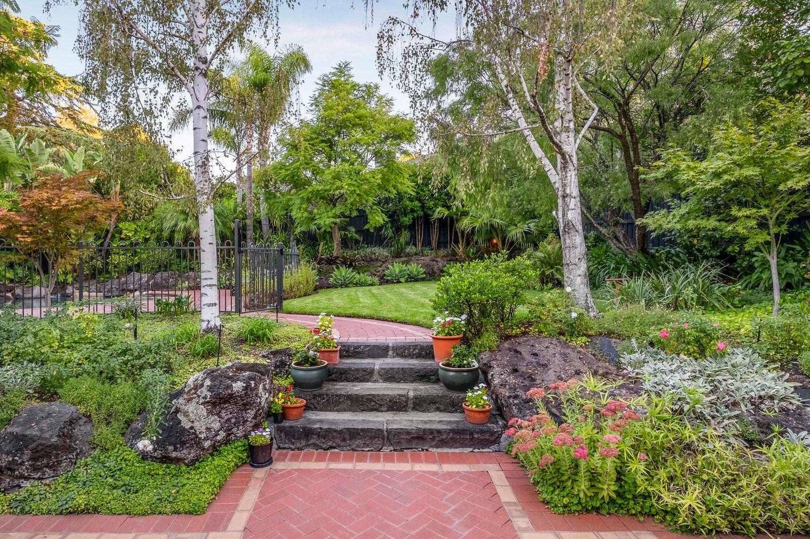 7 Carlyle Crescent, Mont Albert, 3127