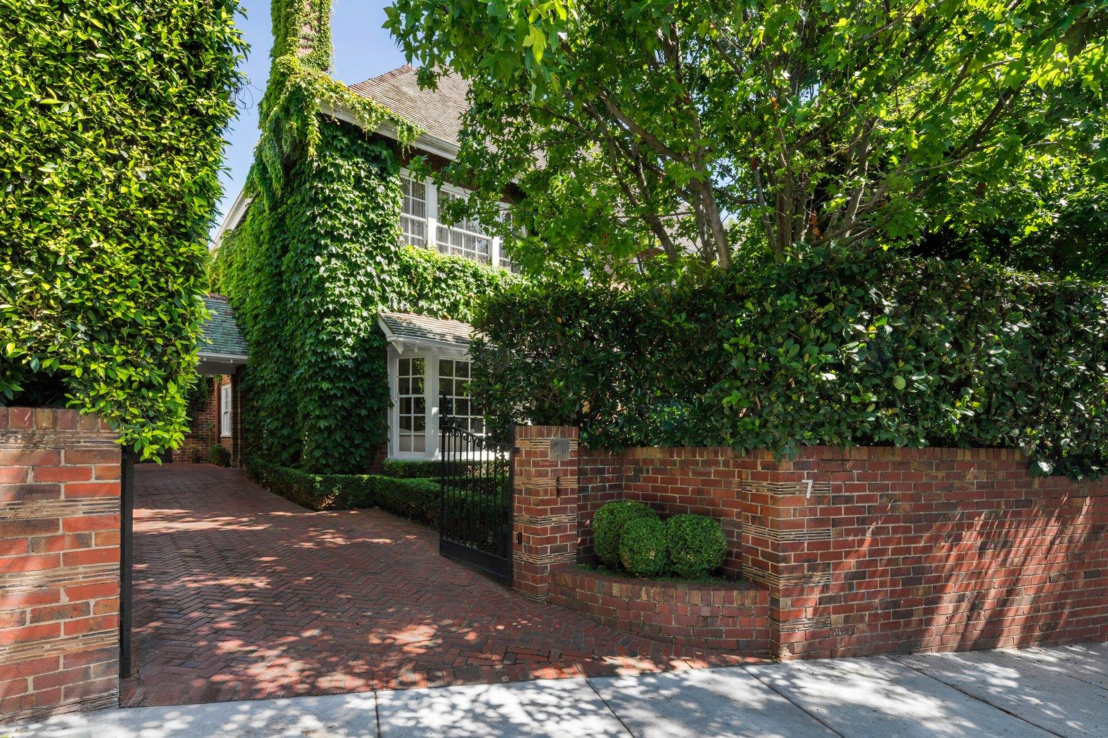 7 Yarradale Road, Toorak, 3142