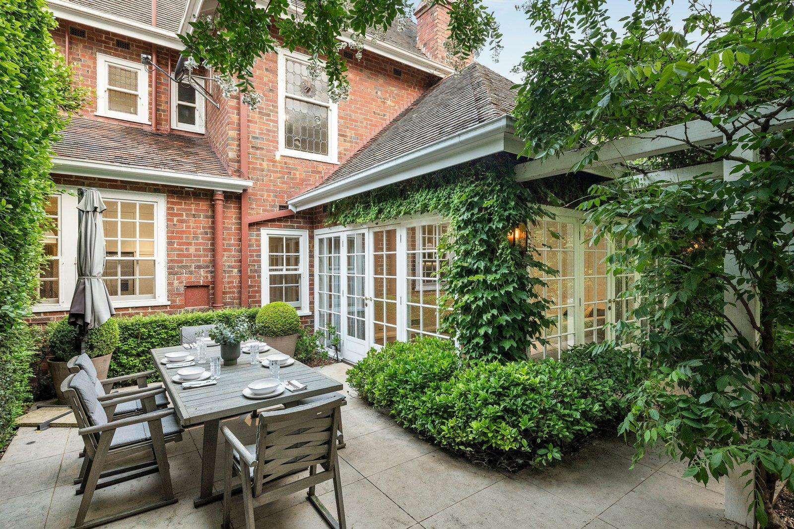 7 Yarradale Road, Toorak, 3142