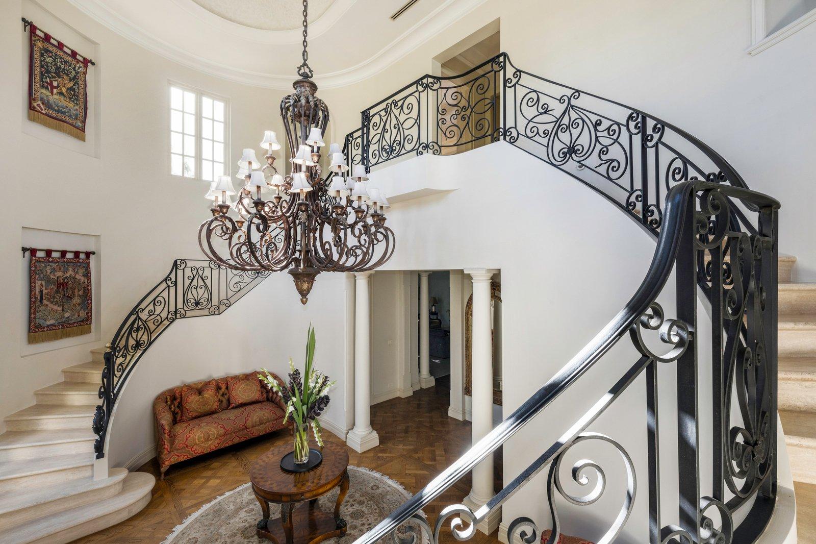 8 Montrose Court, Toorak, 3142