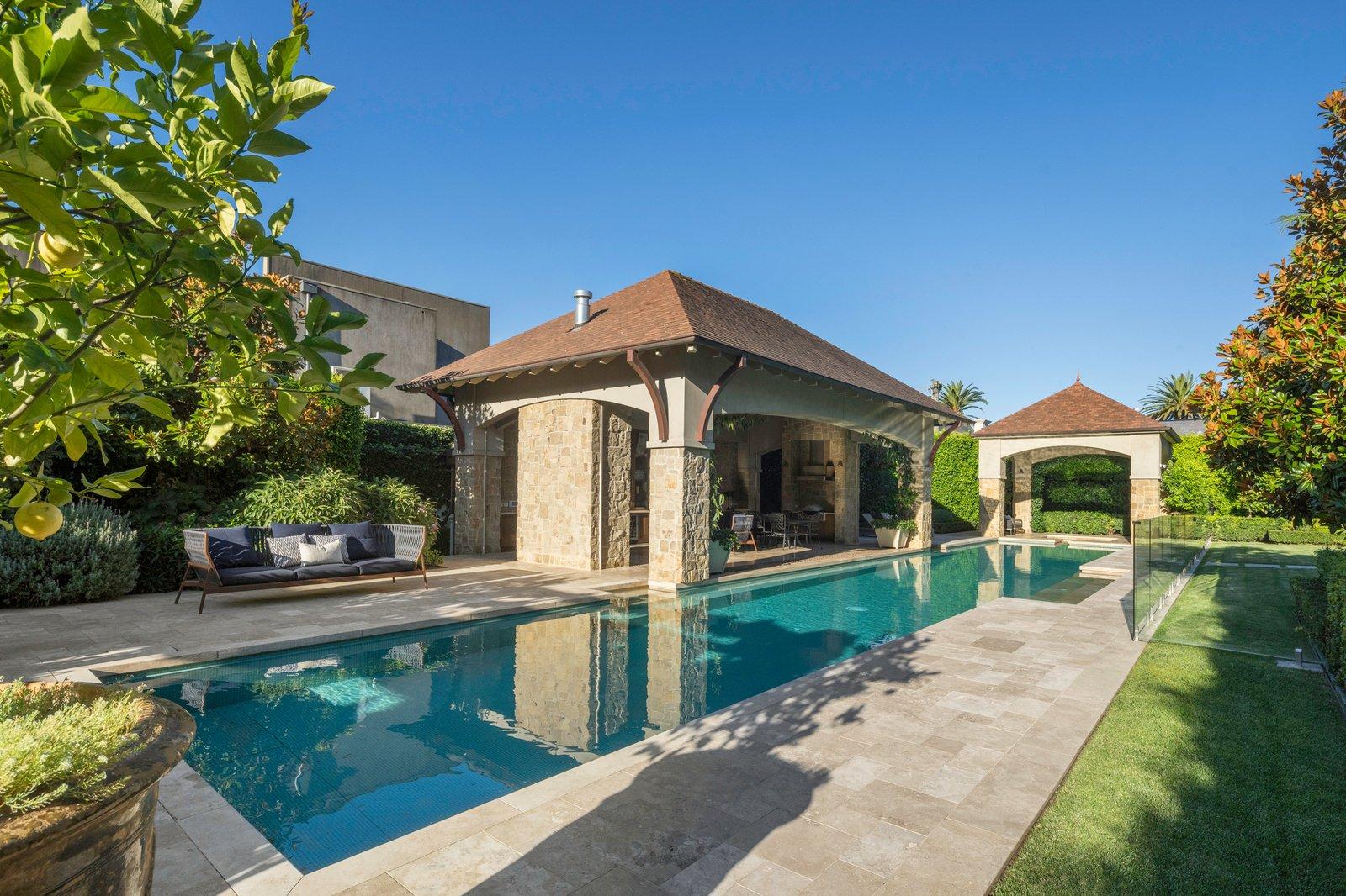 8 Montrose Court, Toorak, 3142