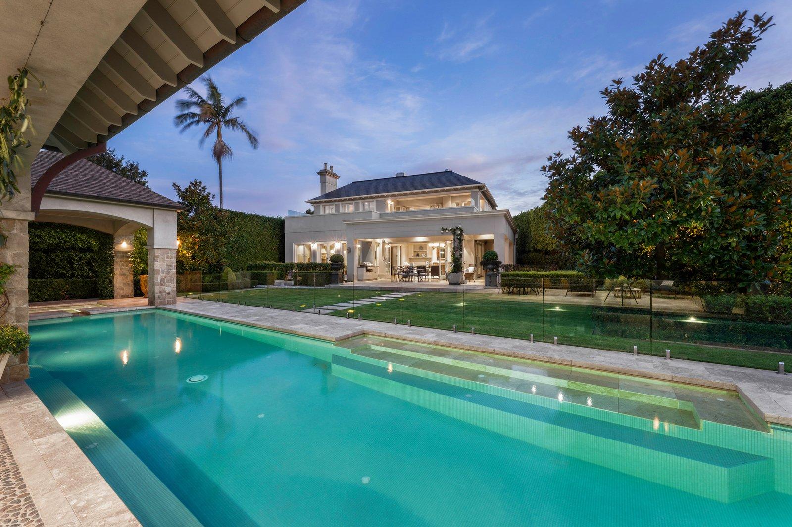 8 Montrose Court, Toorak, 3142