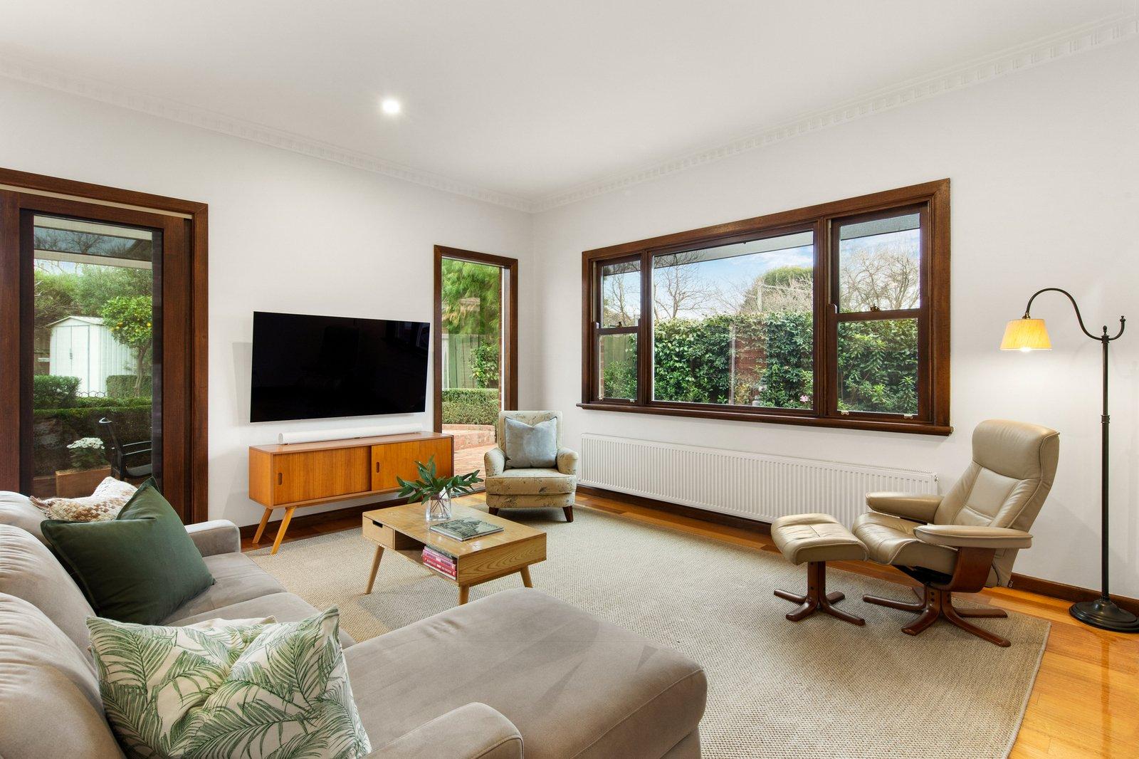 8 Cairnes Crescent, Malvern East, 3145