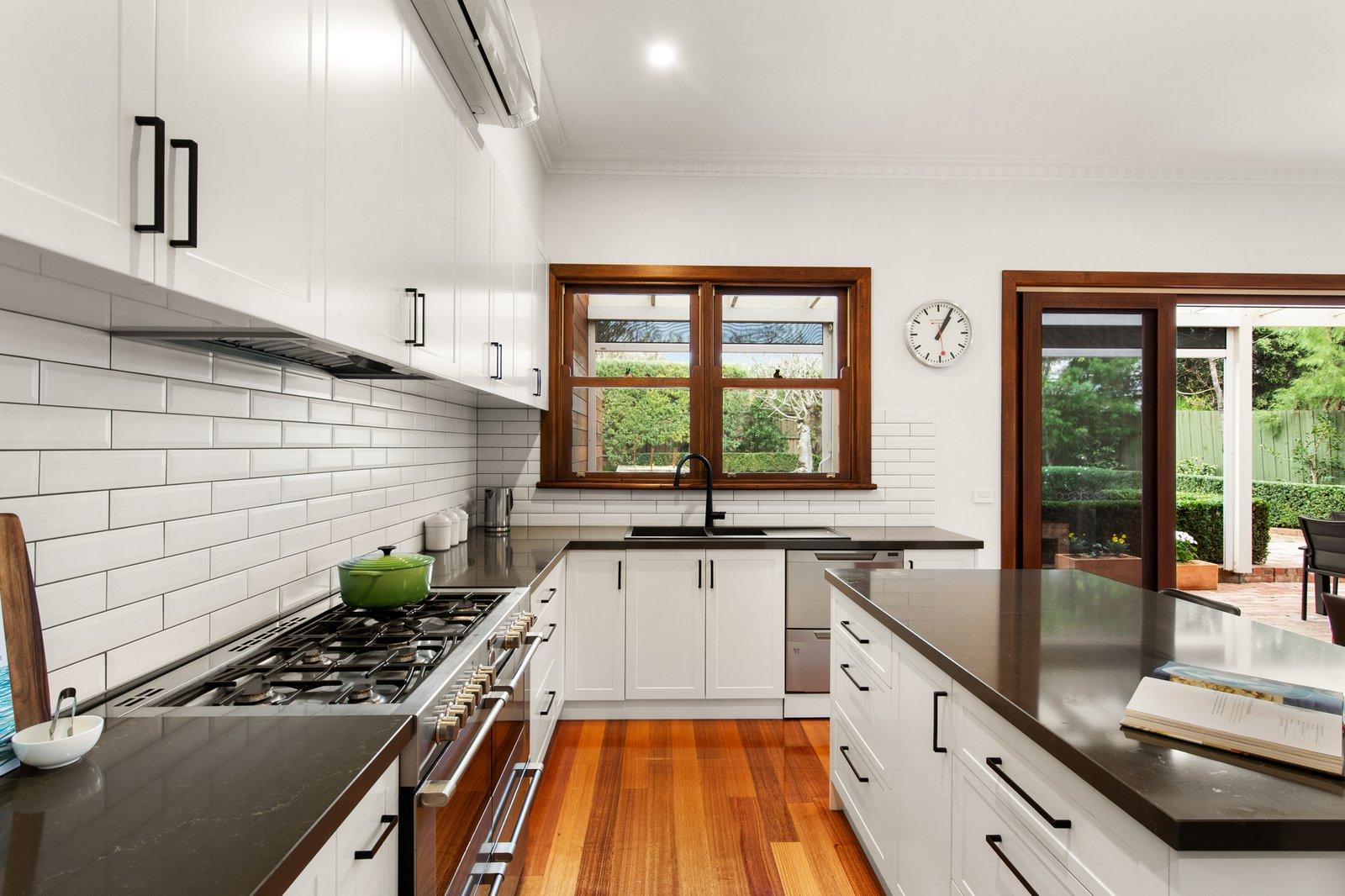 8 Cairnes Crescent, Malvern East, 3145