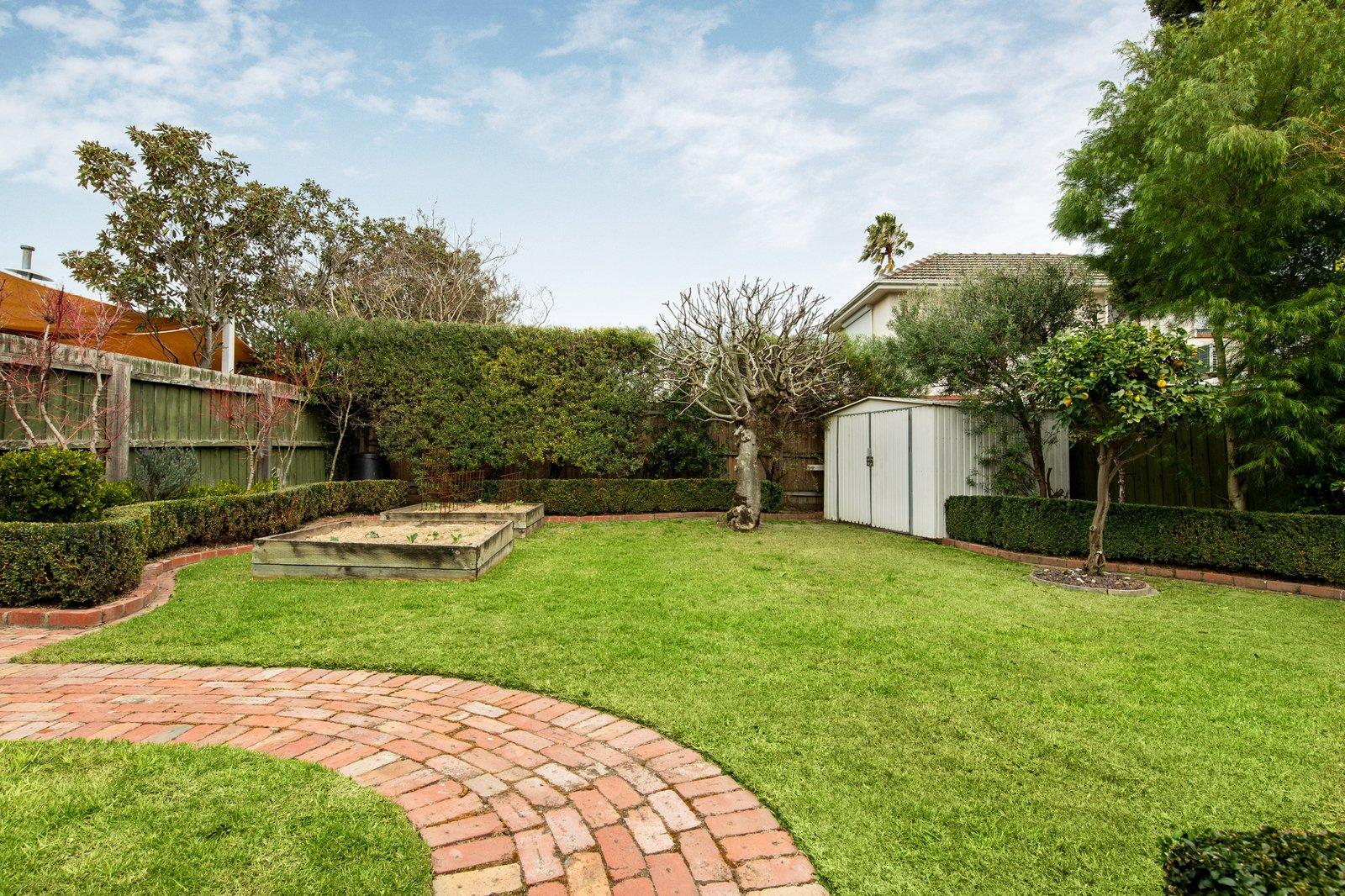 8 Cairnes Crescent, Malvern East, 3145