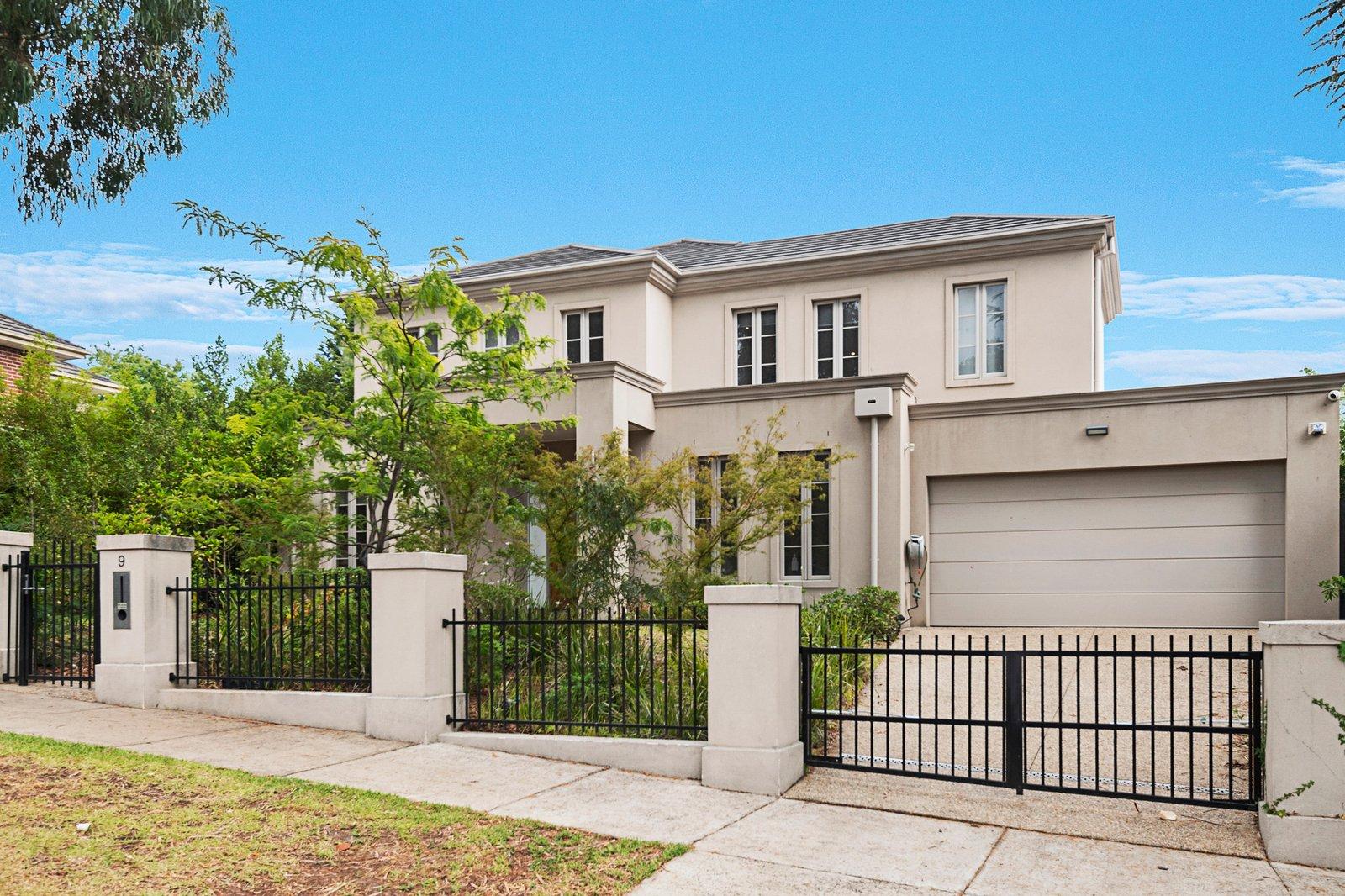 9 Manniche Avenue, Mont Albert North, 3129