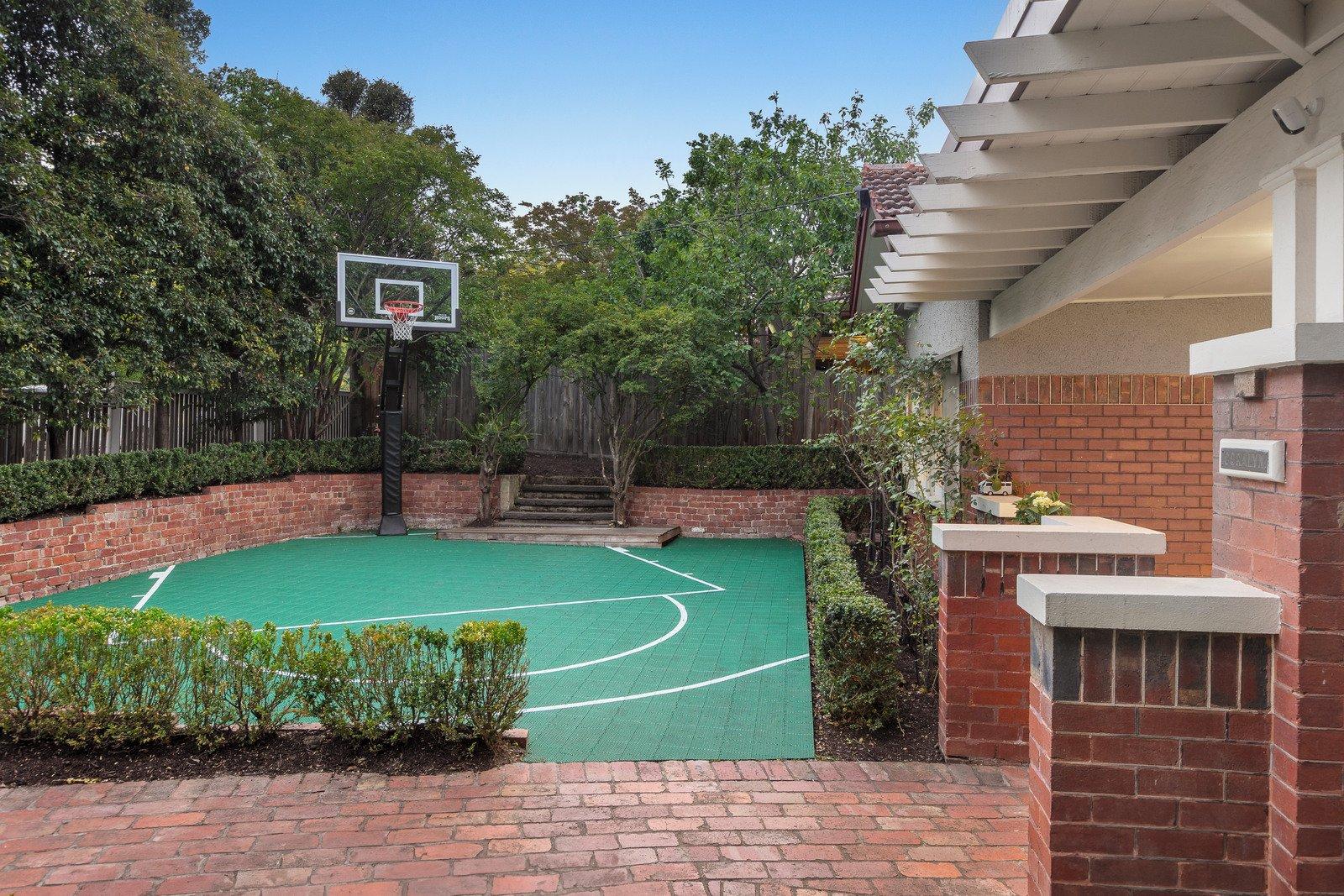 9 Great Valley Road, Glen Iris, 3146