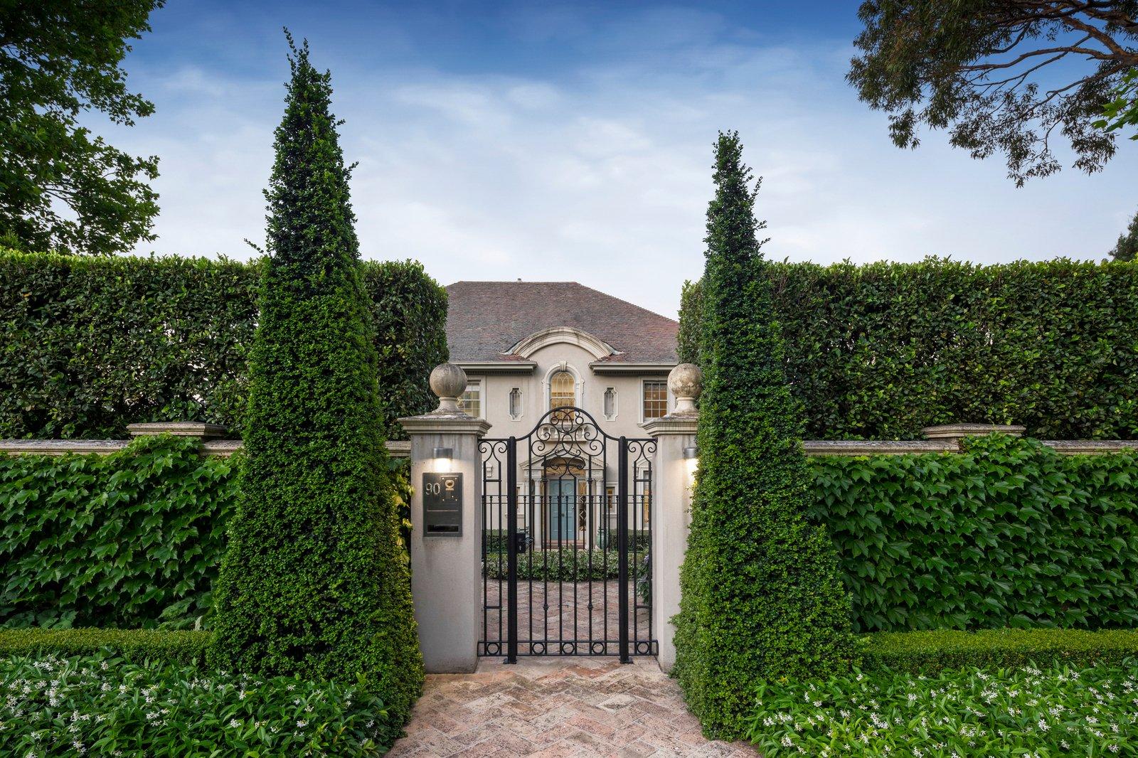 90 St Georges Road, Toorak, 3142