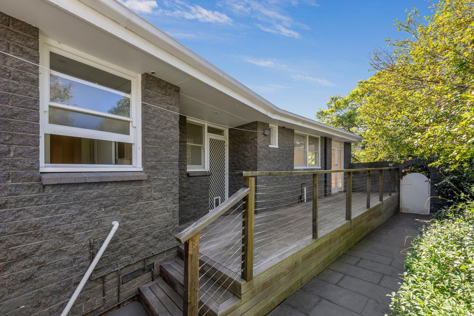 1-2/18 Pine Street, Brighton, 3186