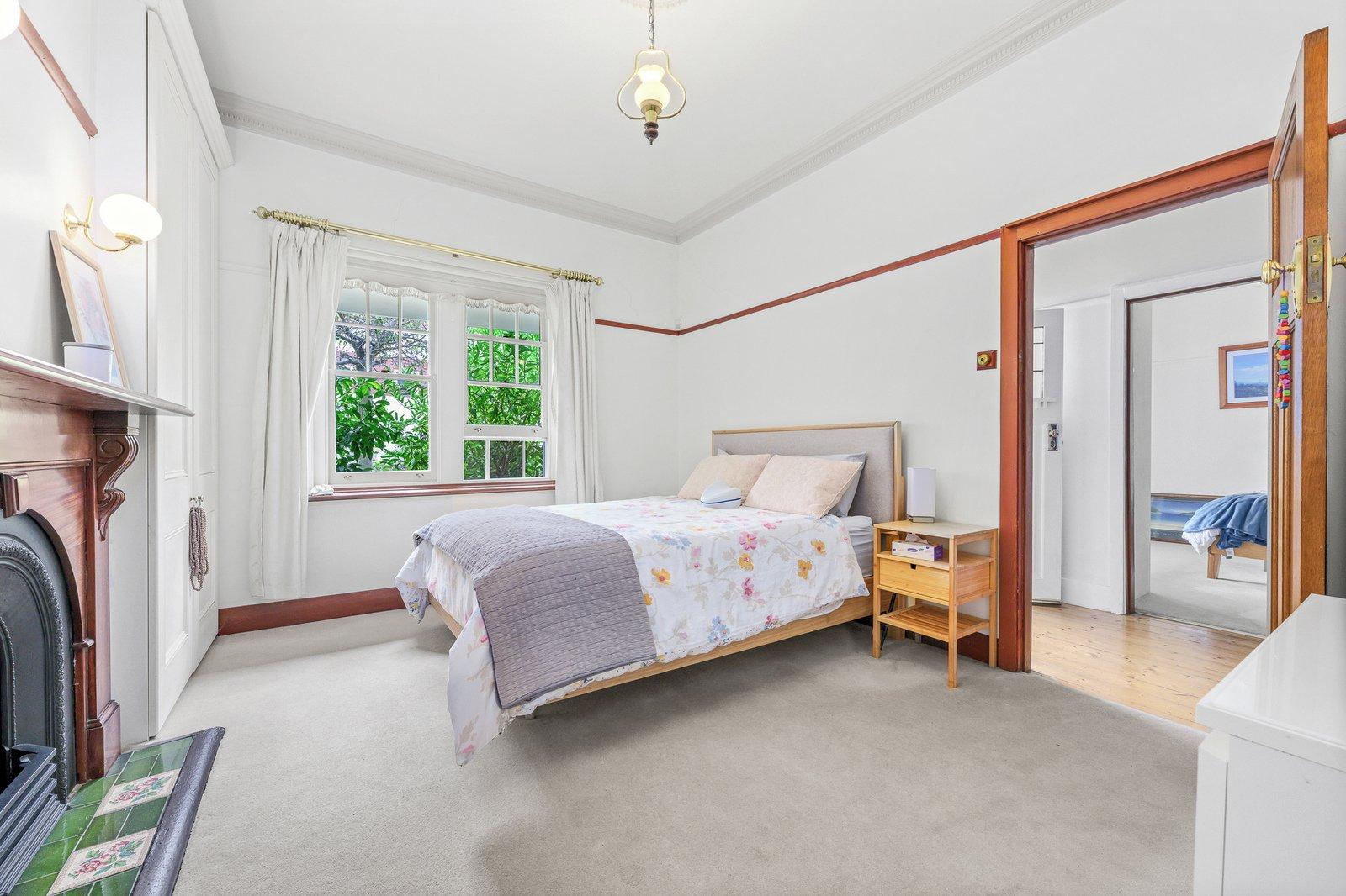 10 Curlewis Street, Mont Albert, 3127