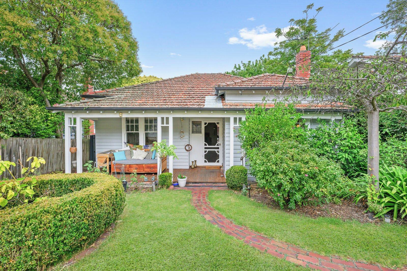 10 Curlewis Street, Mont Albert, 3127