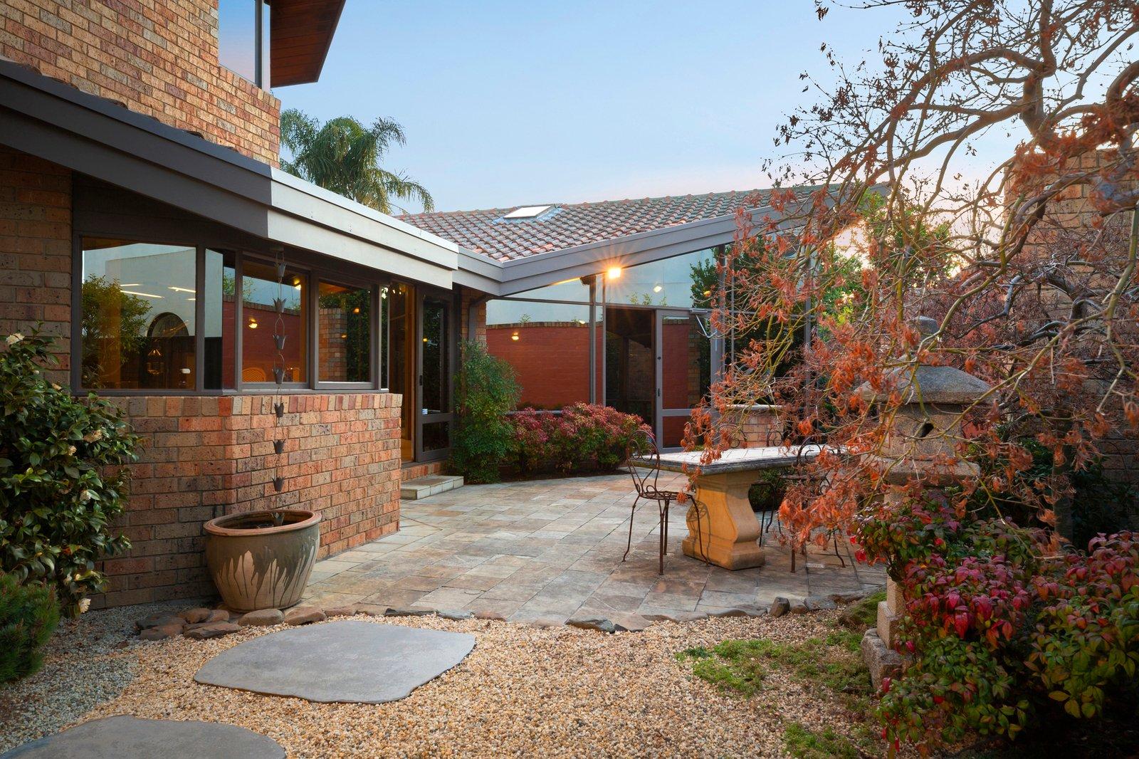 10 Holmwood Avenue, Brighton, 3186