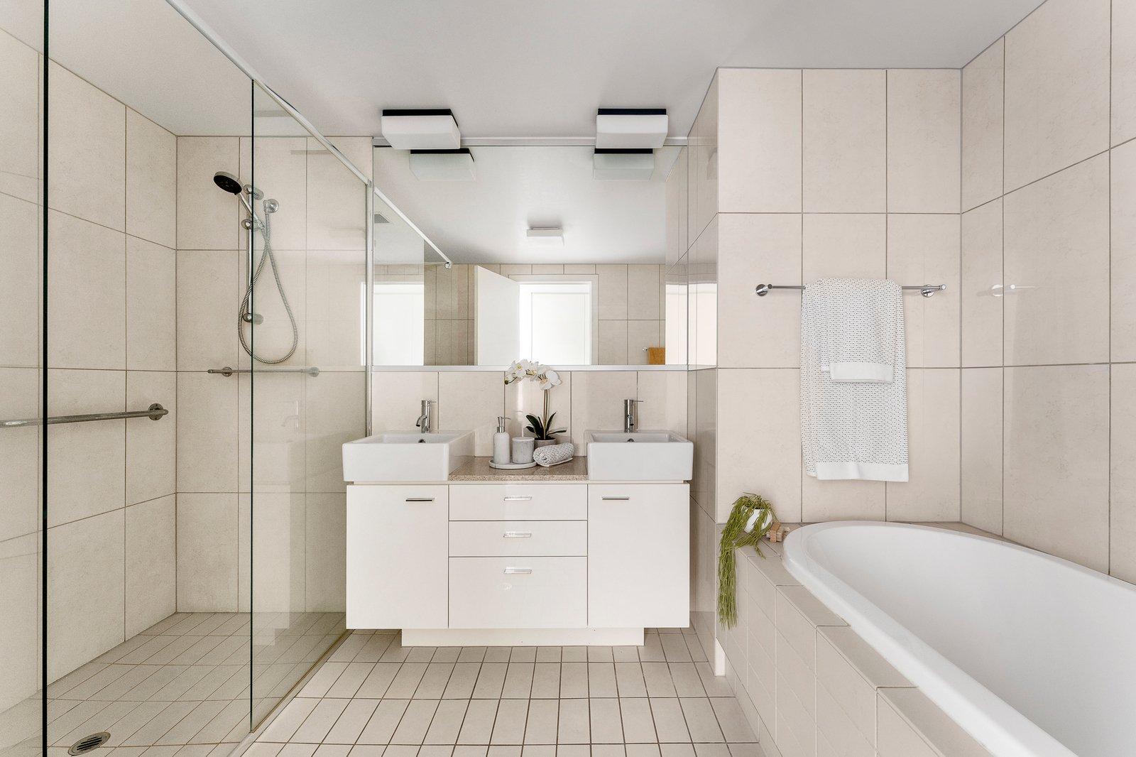 102/53 Chaucer Crescent, Canterbury, 3126