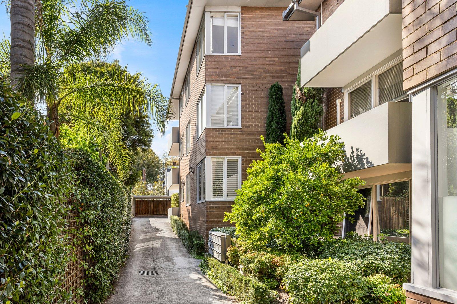 10/411 Toorak Road, Toorak, 3142
