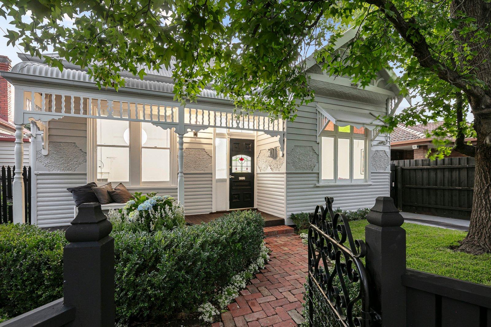 11 Leamington Crescent, Caulfield East, 3145