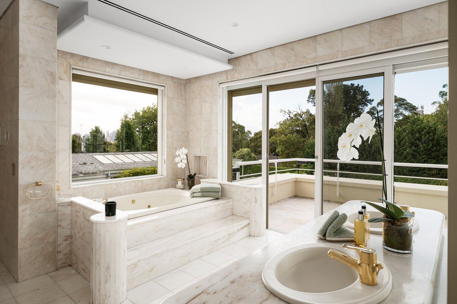 11 Robertson Street, Toorak, 3142