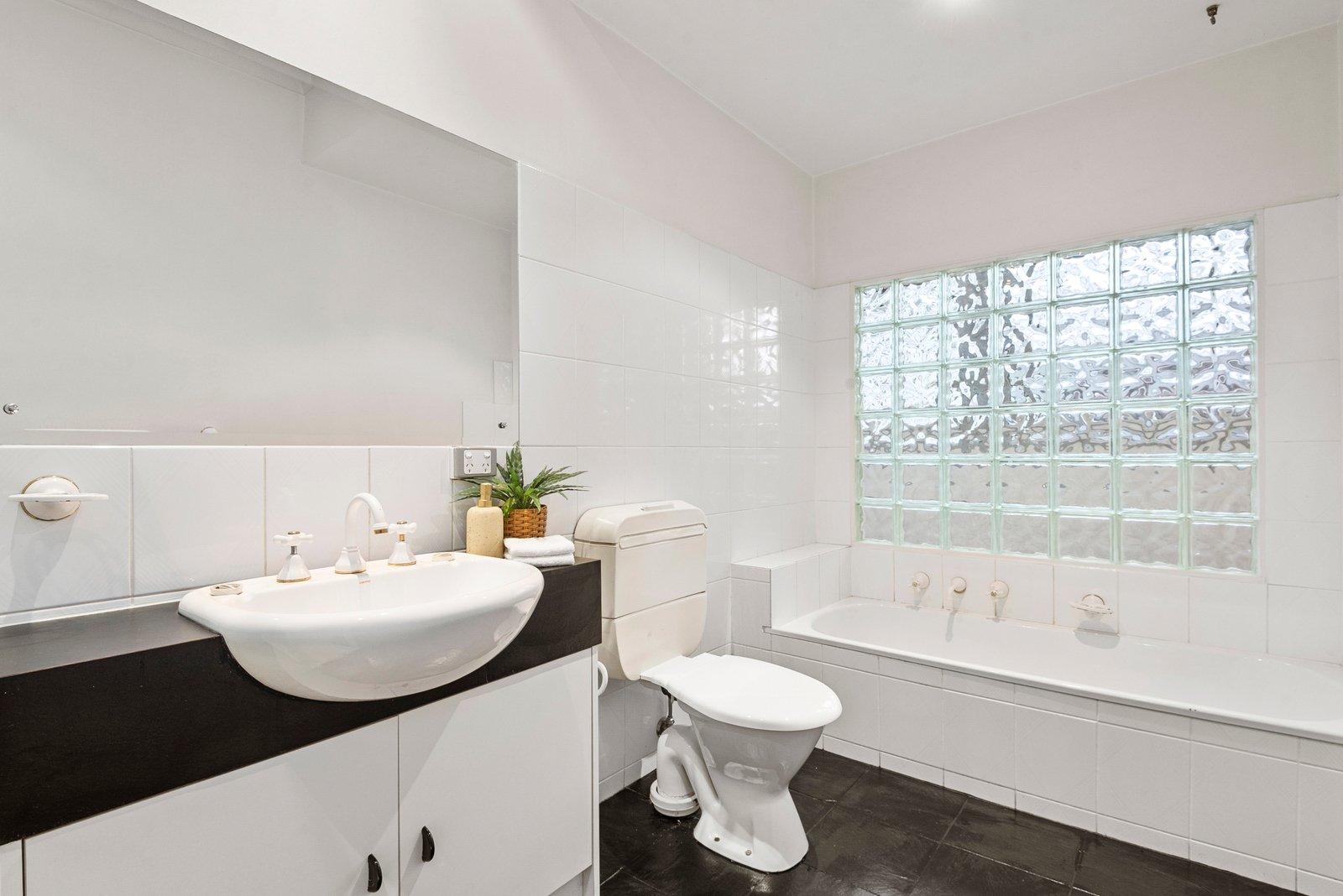 1/110 Belmore Road, Balwyn, 3103