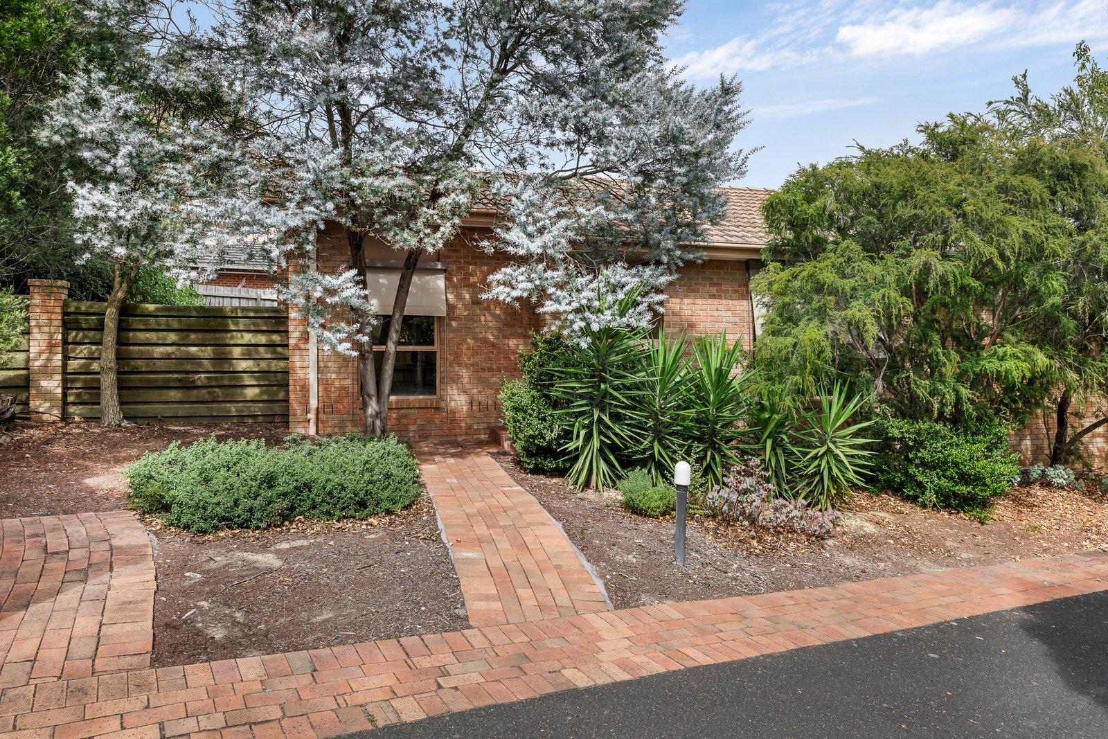 1/2-4 Bowen Road, Doncaster East, 3109