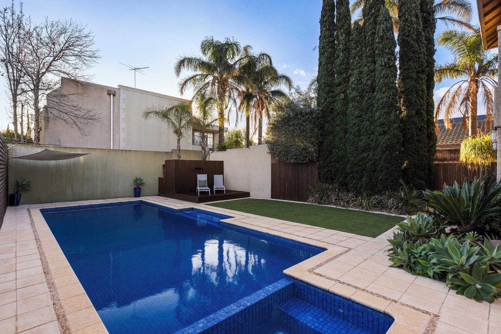 12 Holmwood Avenue, Brighton, 3186