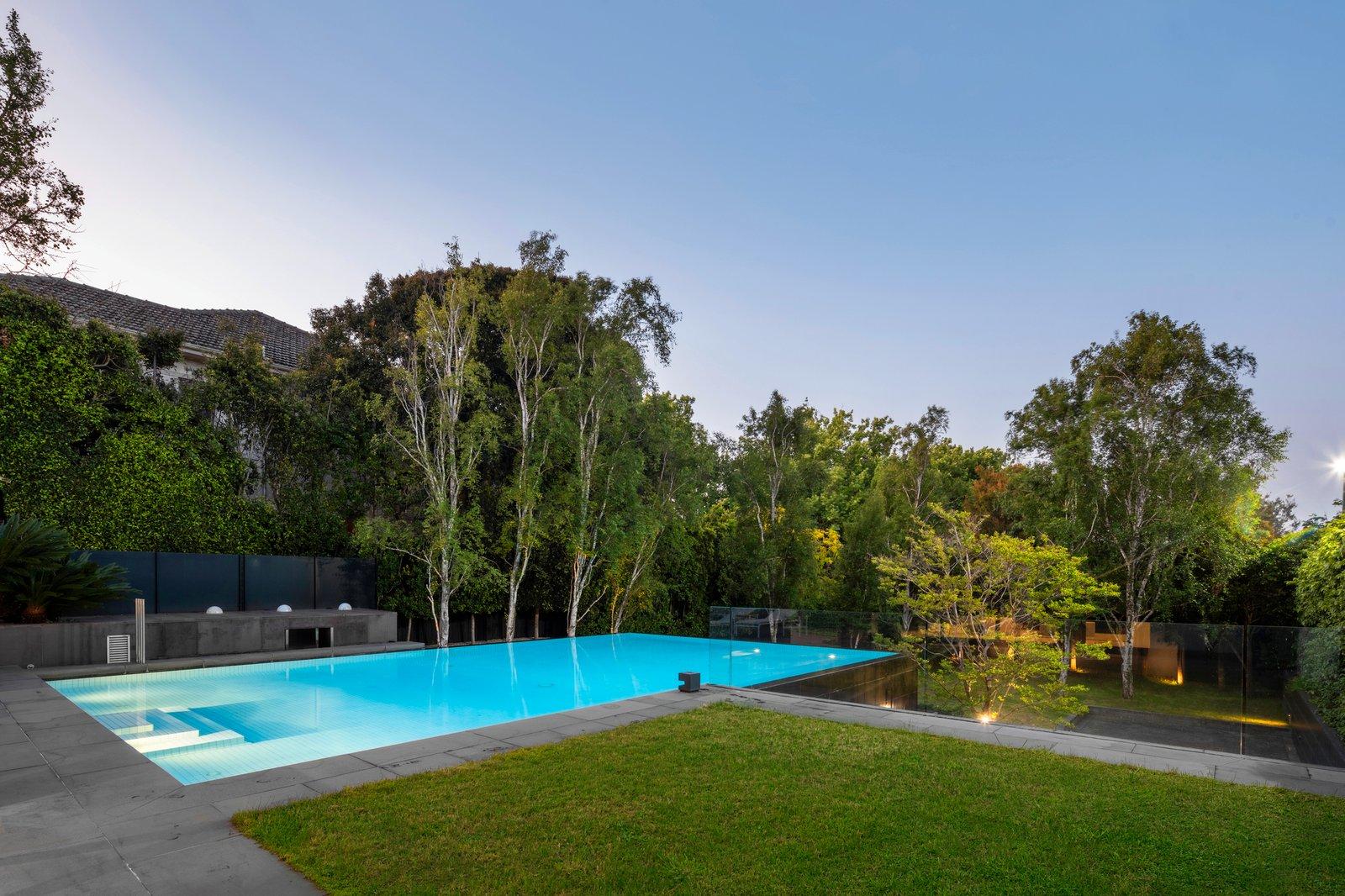 14 Linlithgow Road, Toorak, 3142