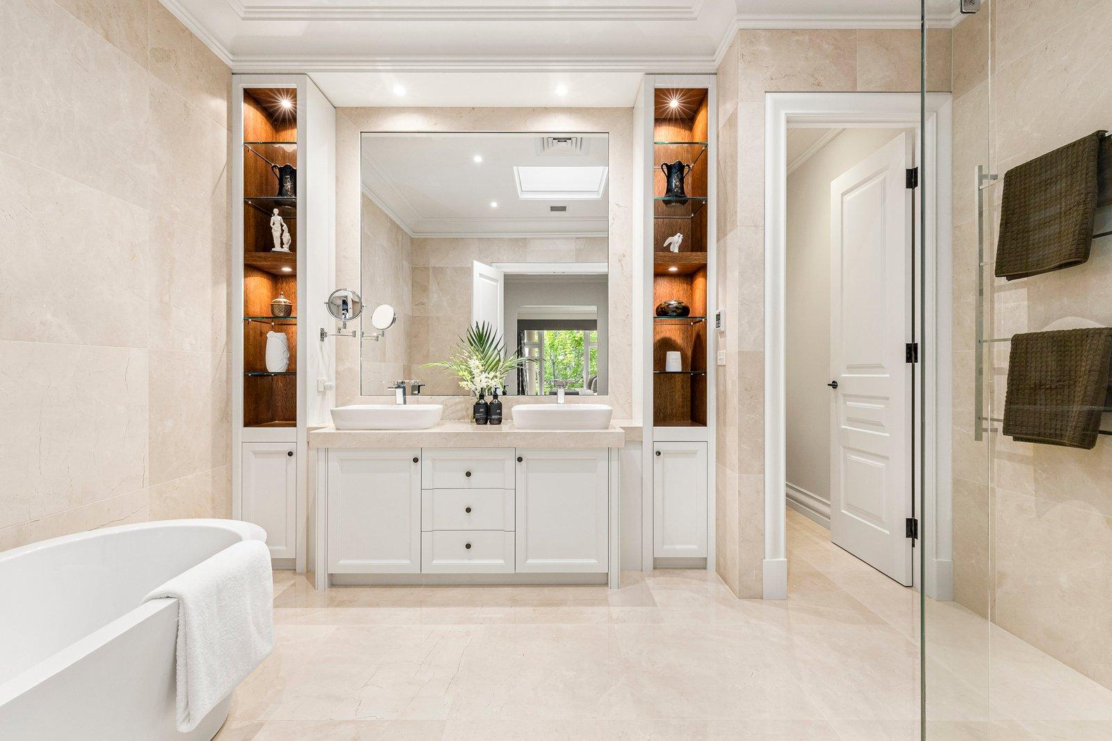 15 Chaucer Crescent, Canterbury, 3126