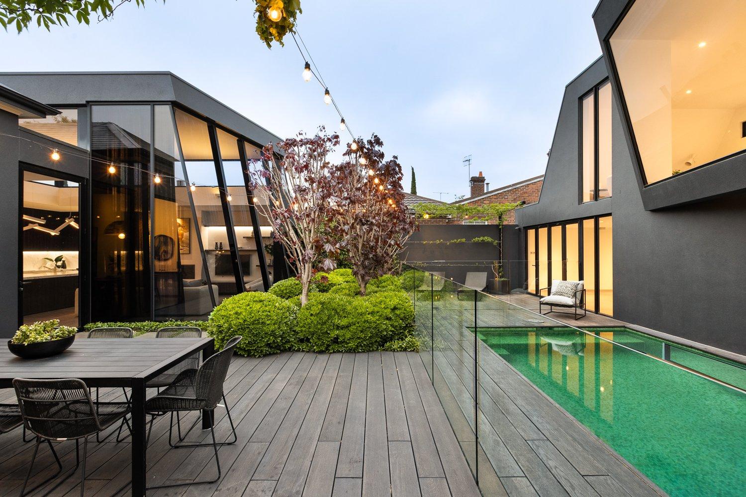 16 Clarke Street, Prahran, 3181