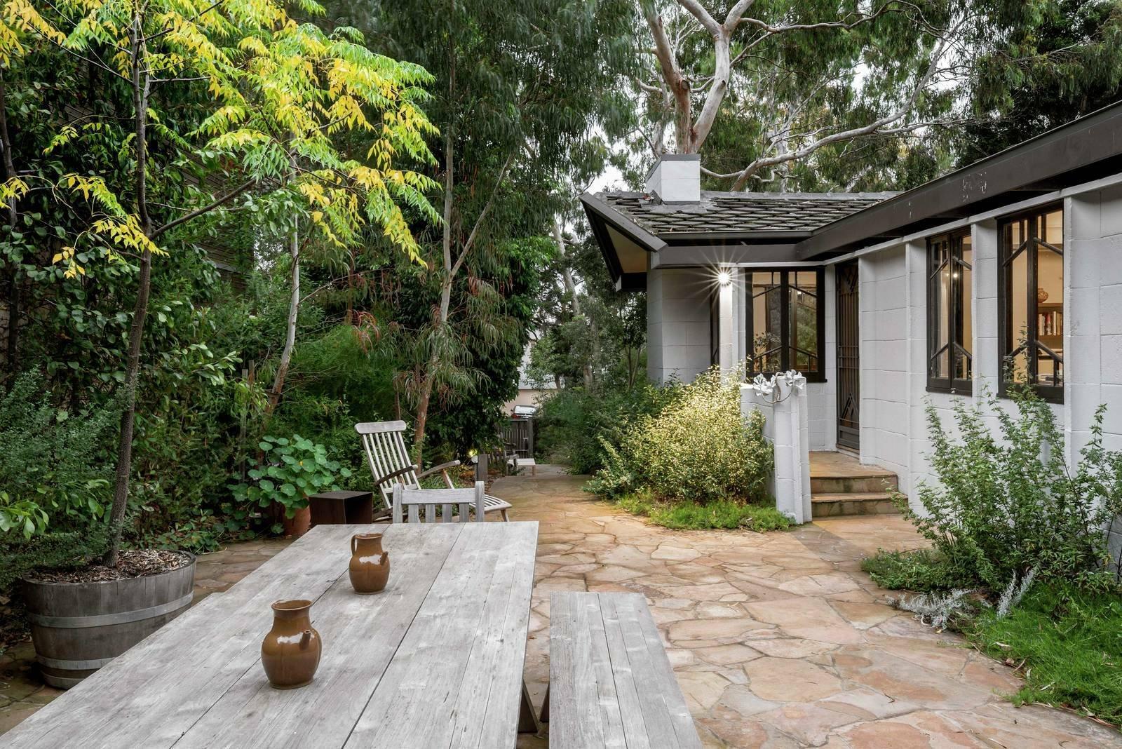 16A Glyndebourne Avenue, Toorak, 3142