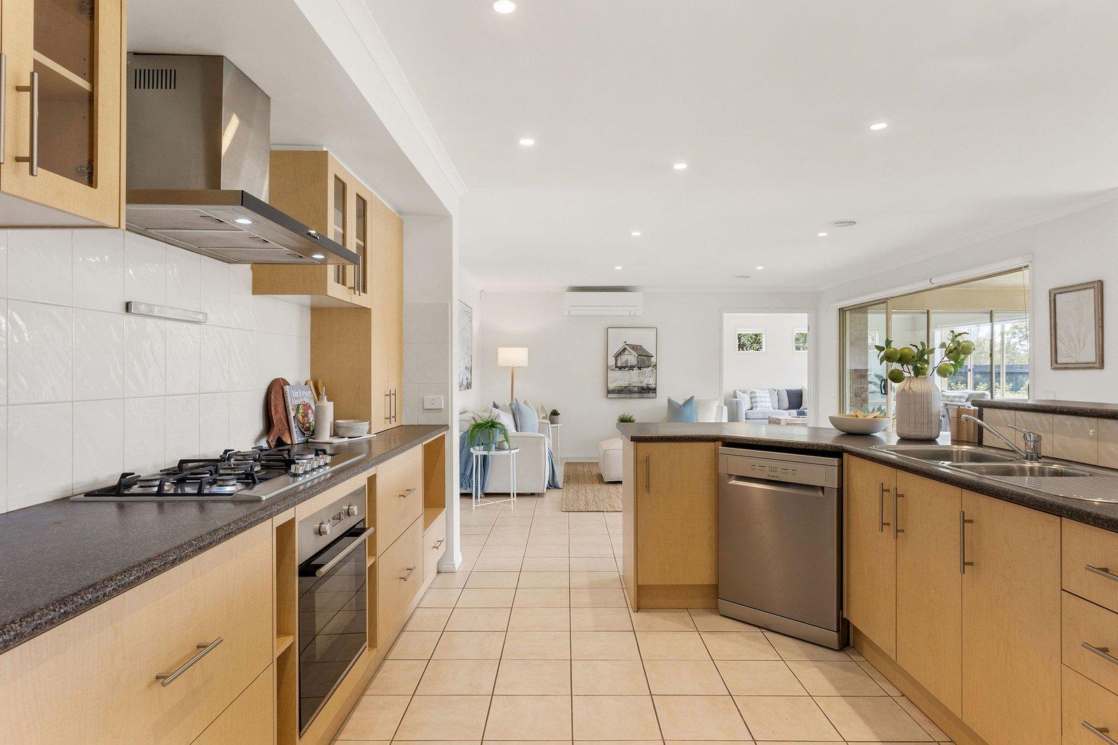 17 Emarald Close, Mornington, 3931