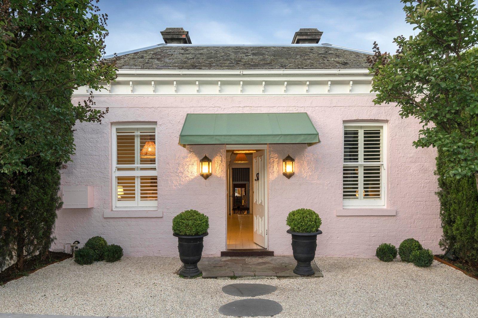 17 Ruabon Road, Toorak, 3142