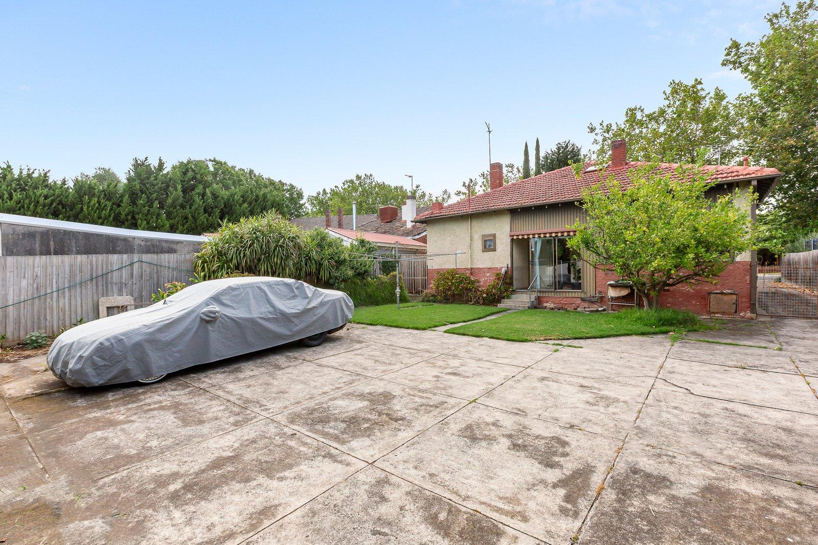 18 Through Road, Camberwell, 3124