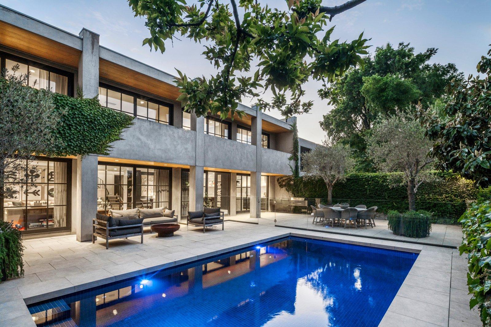 18 Winifred Crescent, Toorak, 3142