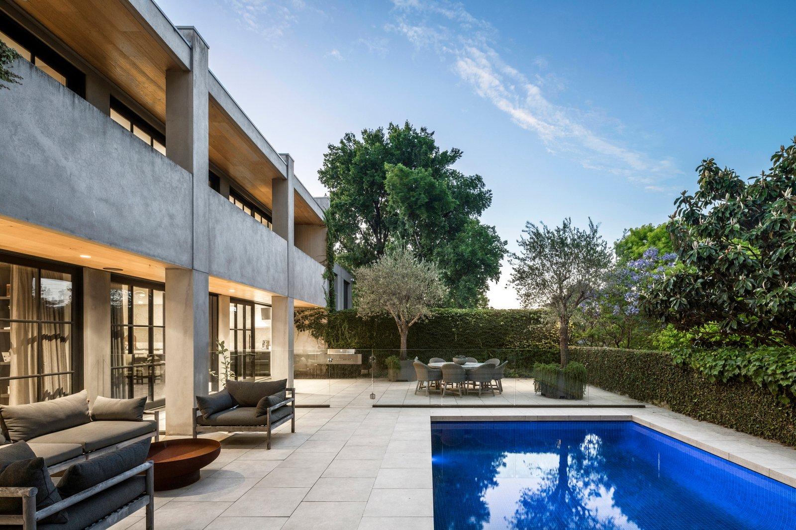 18 Winifred Crescent, Toorak, 3142