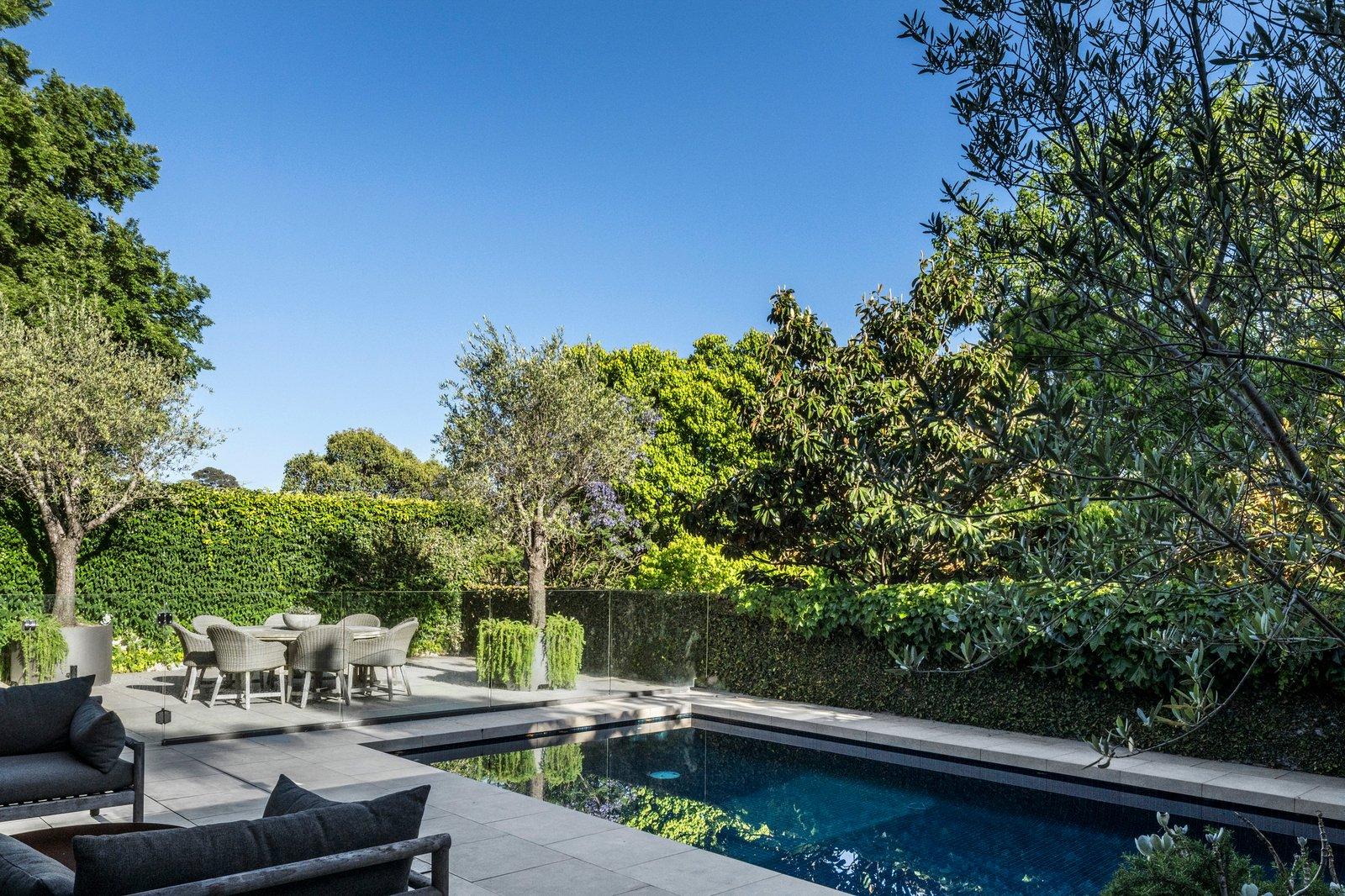 18 Winifred Crescent, Toorak, 3142