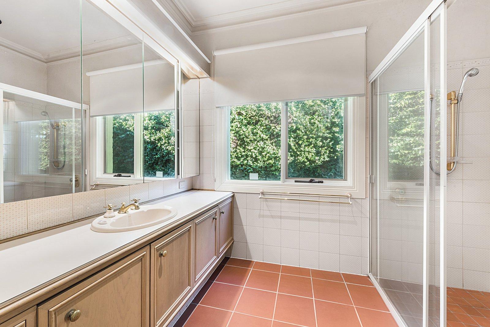 18 Woodside Crescent, Toorak, 3142