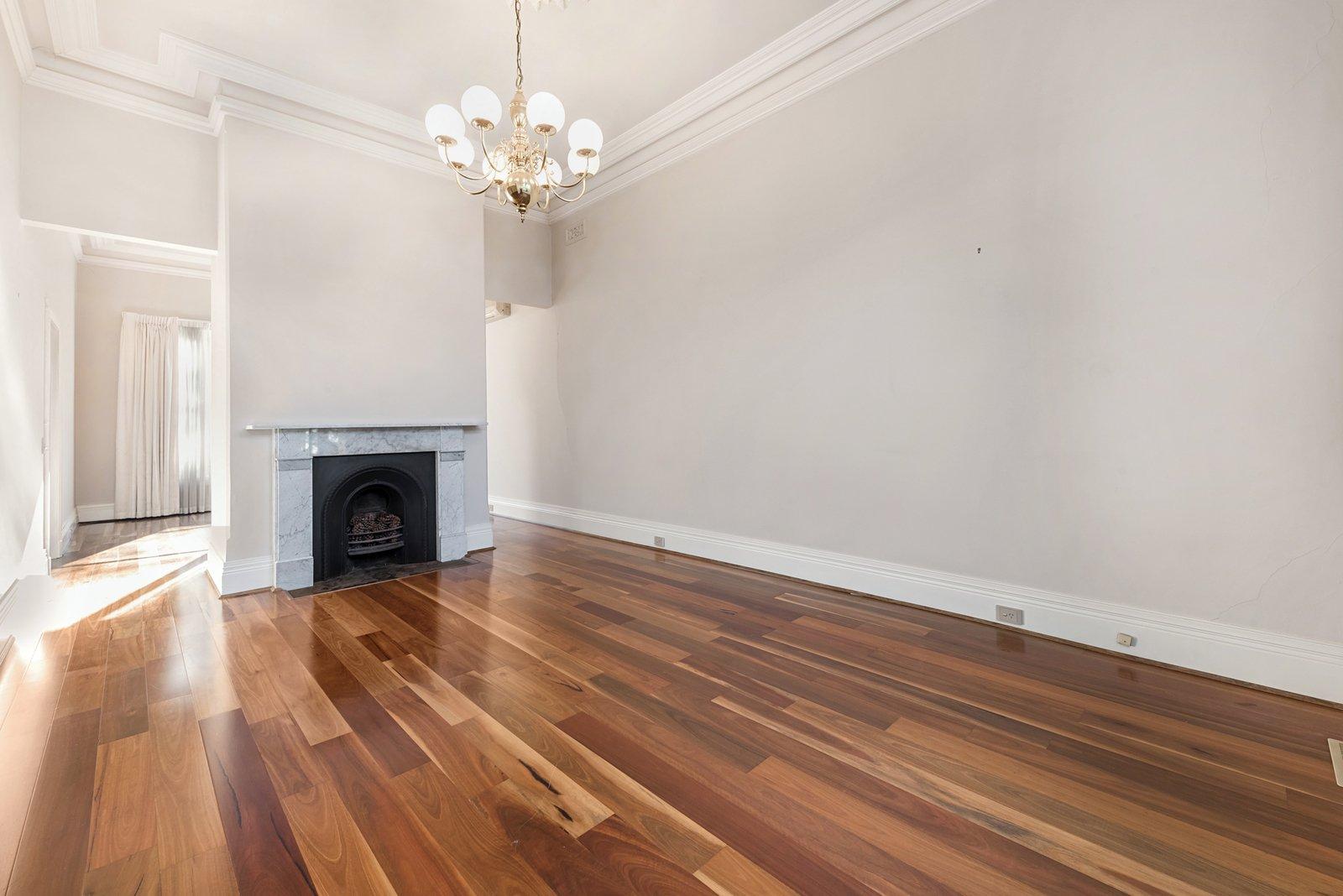 18 Woodside Crescent, Toorak, 3142