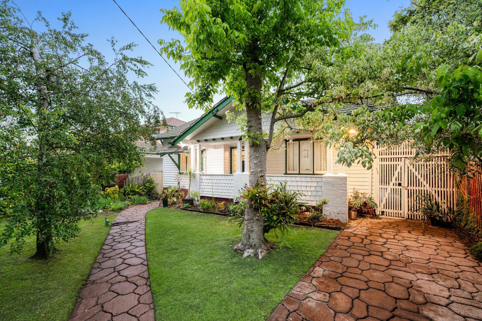 18 Berrima Avenue, Malvern East, 3145